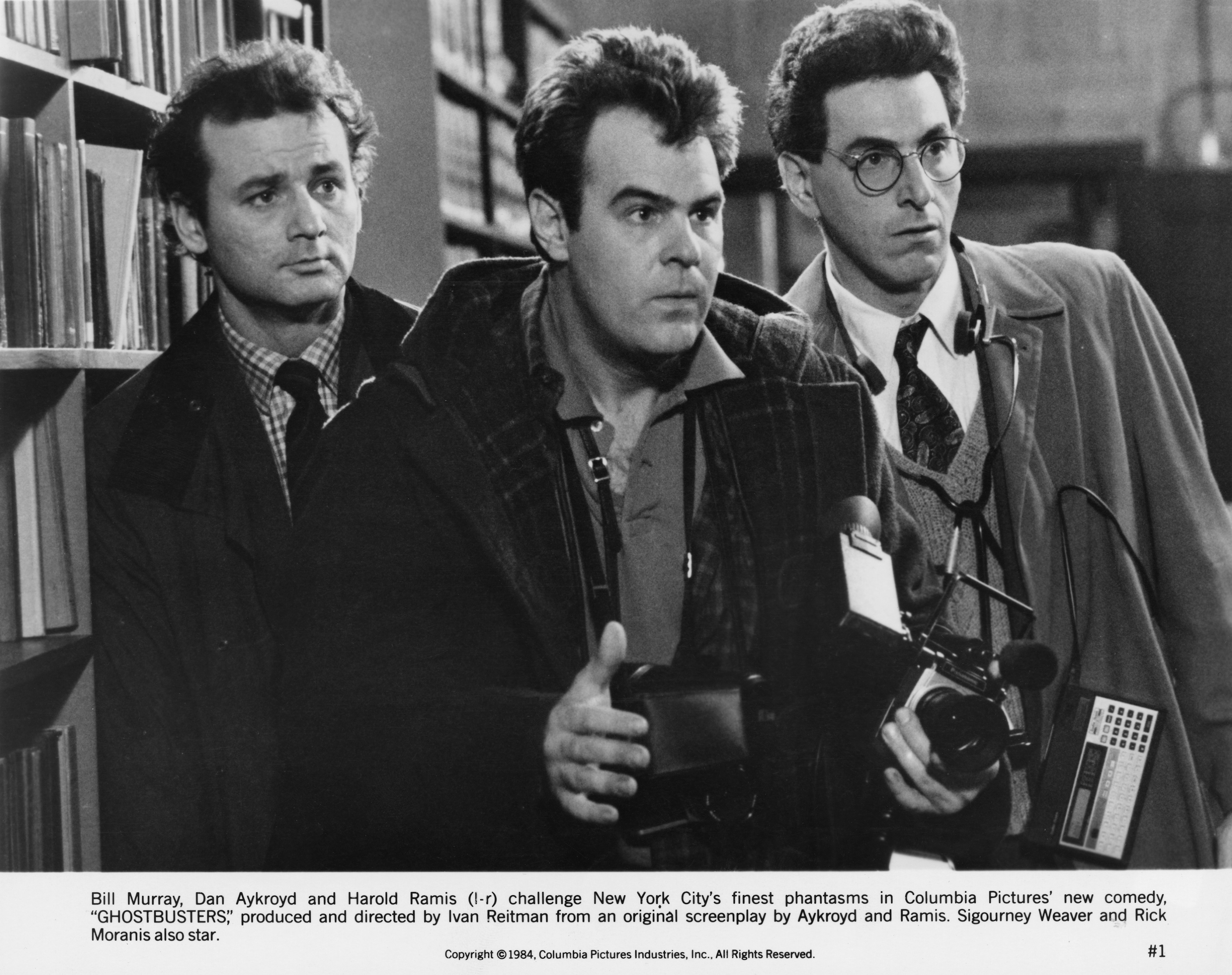 Bill Murray, Dan Aykroyd and Harold Ramiss on the set of "Ghostbusters," 1984 | Source: Getty Images