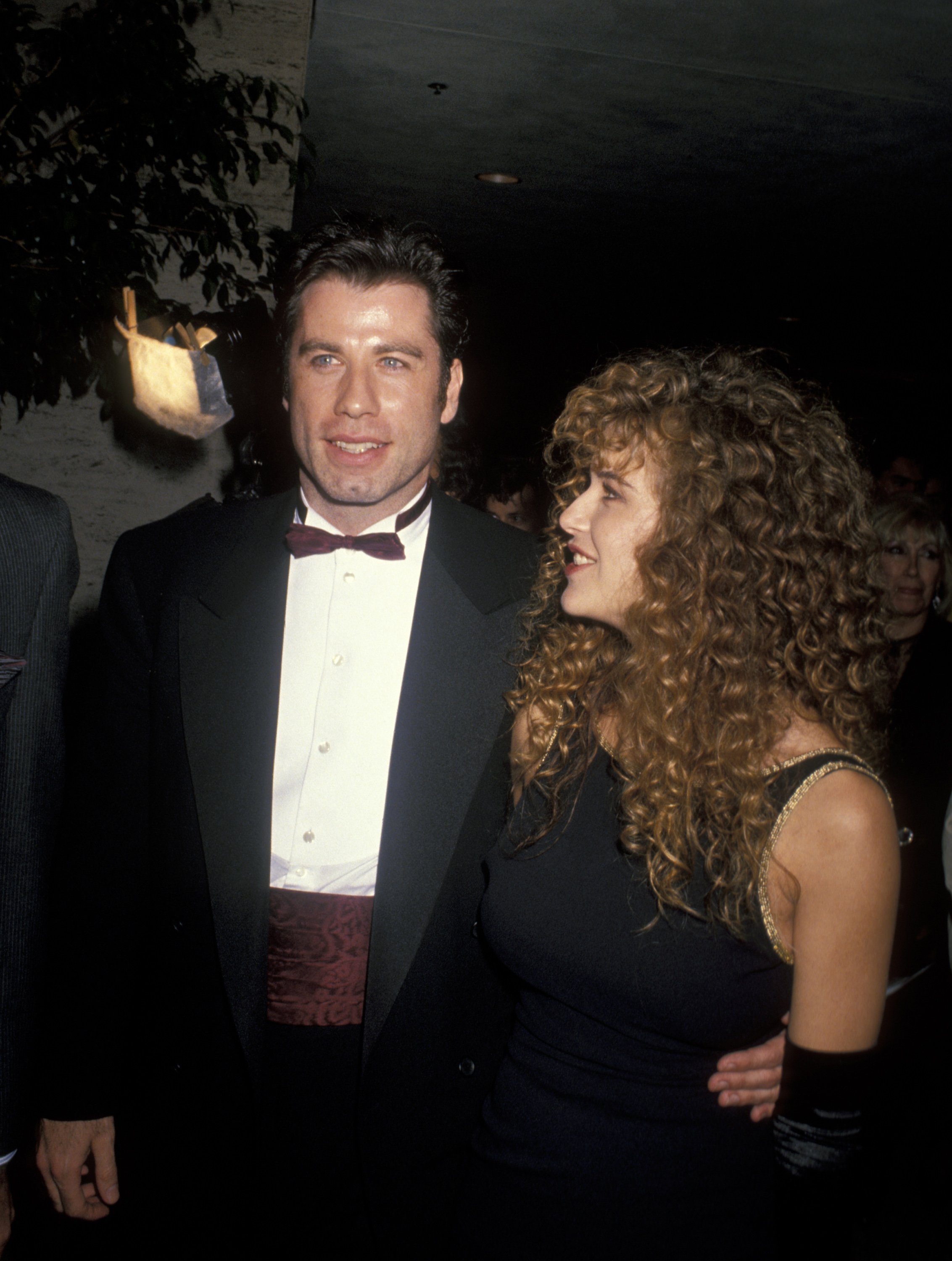 John Travolta and Kelly Preston in Los Angeles at The Plitt Theatre, 1990. | Source: Getty Images