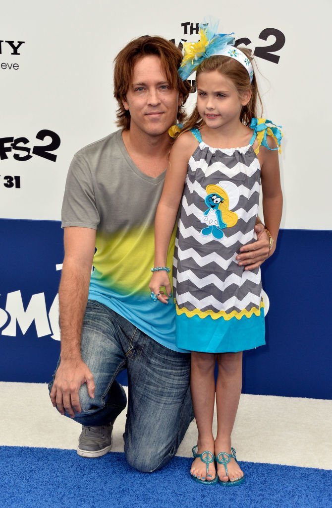  Larry Birkhead and daughter Dannielynn attend the premiere of "Smurfs 2" in Westwood, California on July 28, 2013 | Photo: Getty Images 