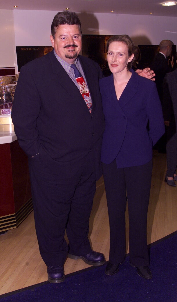 Robbie Coltrane and Rhona Gemmel at the UK premiere of "The Thomas Crown Affair" on August 16, 1999, in London. | Source: Getty Images