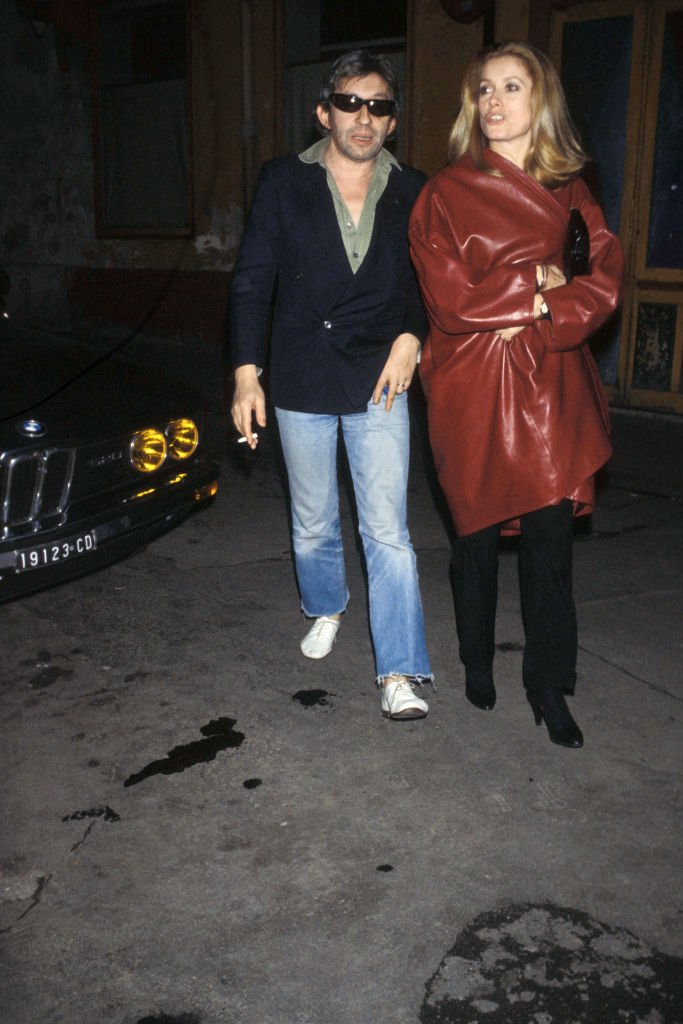 Serge Gainsbourg et Catherine Deneuve à Paris dans les années 80 | Photo : Getty Images