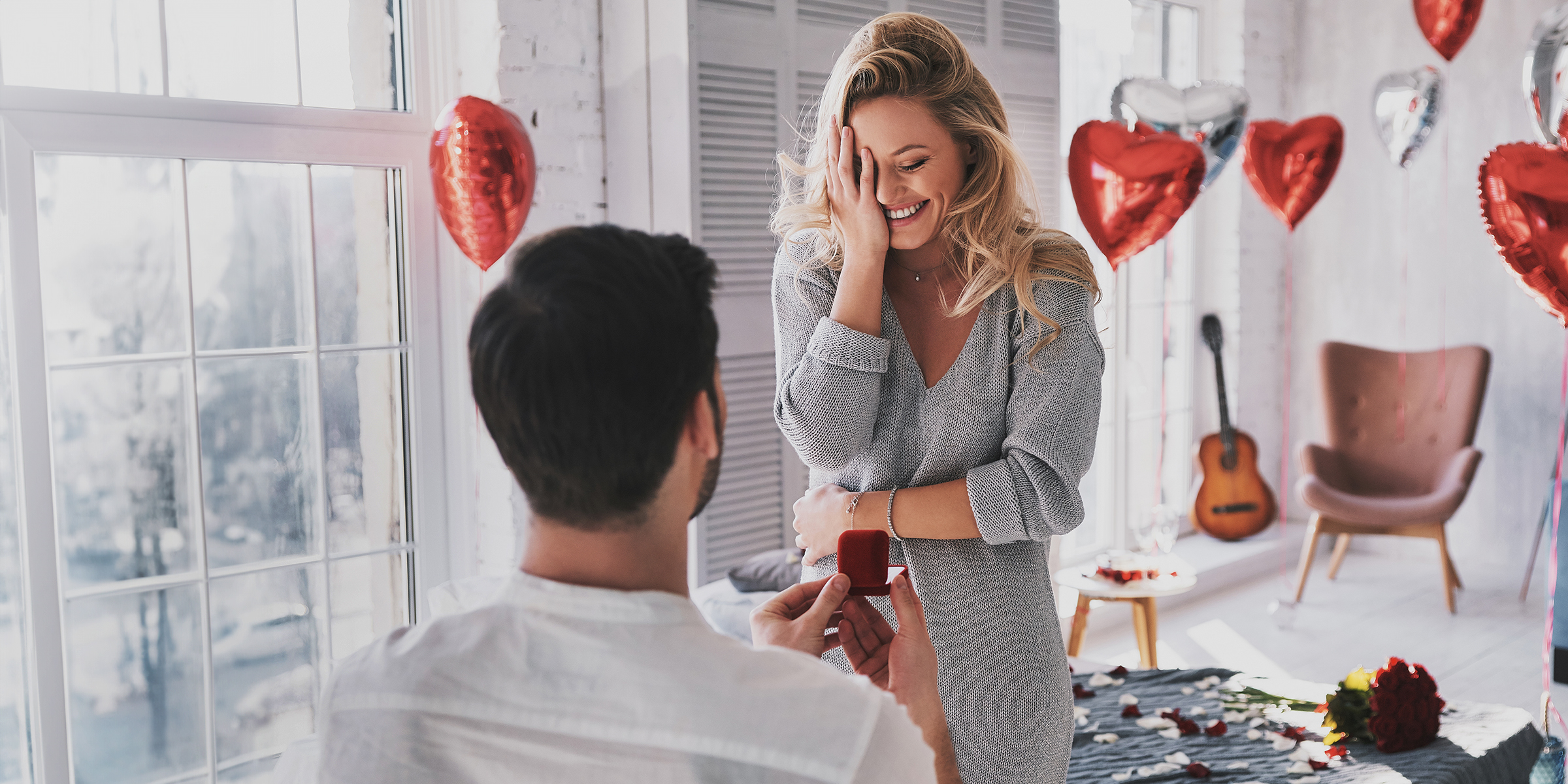 A man proposing to his girlfriend | Source: Shutterstock