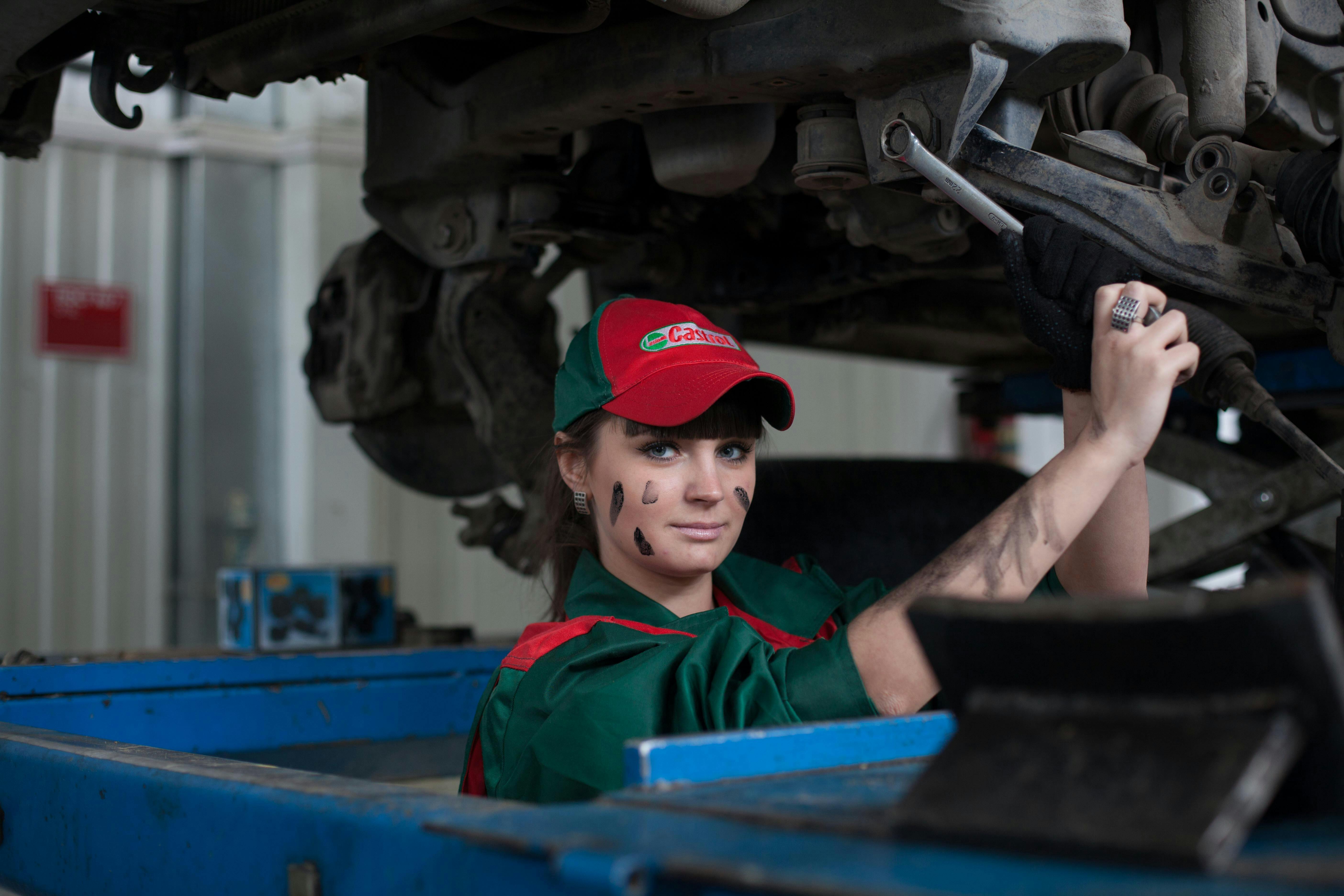 A lady mechanic | Source: Pexels