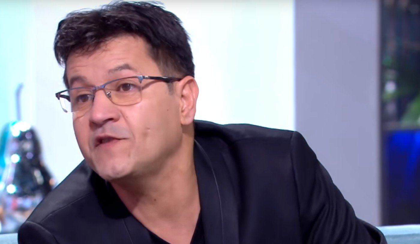 Billy répondant aux questions de Faustine Bollaert. l Source: YouTube/Ça commence aujourd'hui Billy répondant aux questions de Faustine Bollaert. l Source: YouTube/Ça commence aujourd'hui