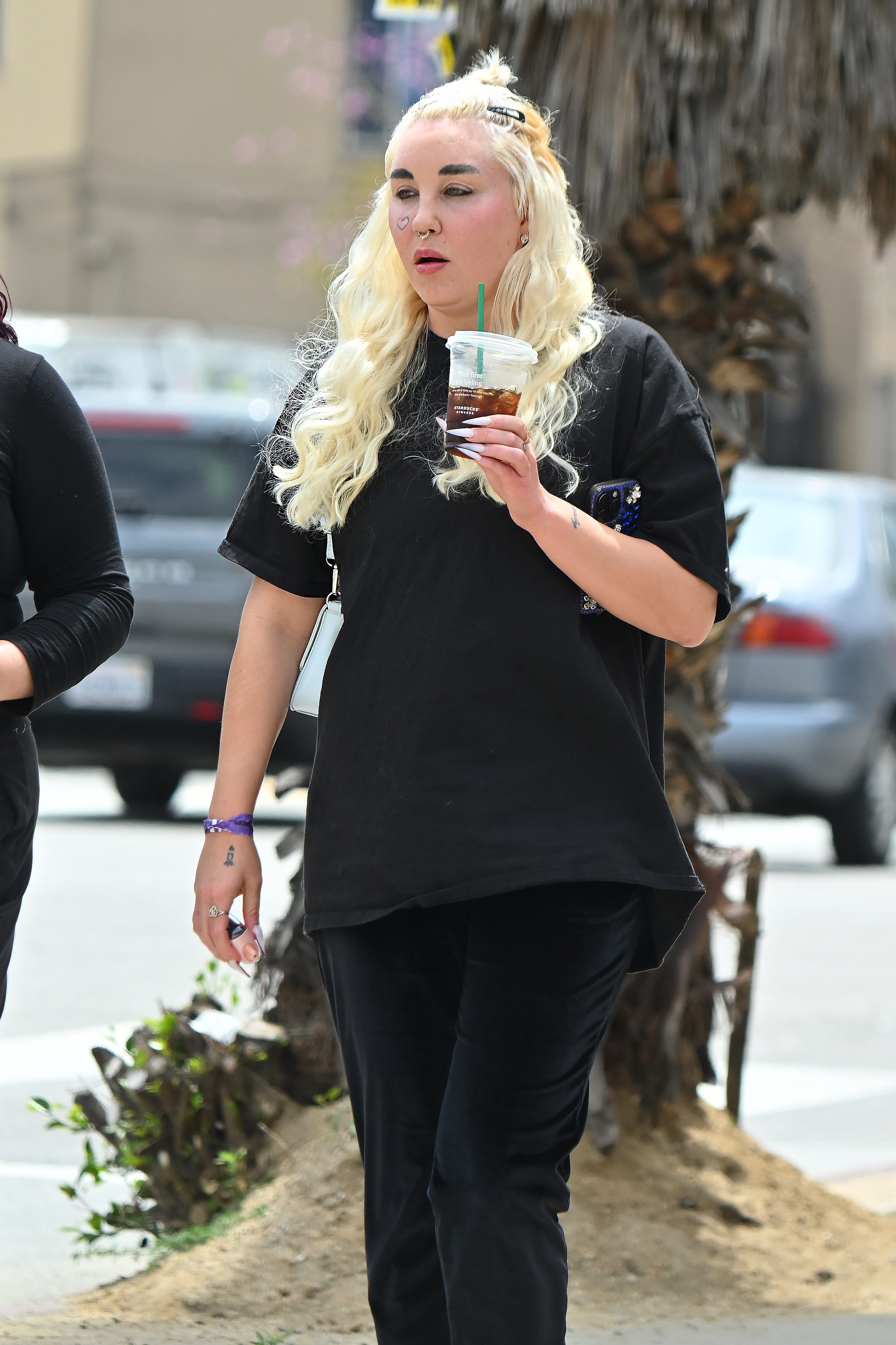 Amanda Bynes spotted out and about in Los Angeles, California, on April 25, 2024. | Source: Getty Images