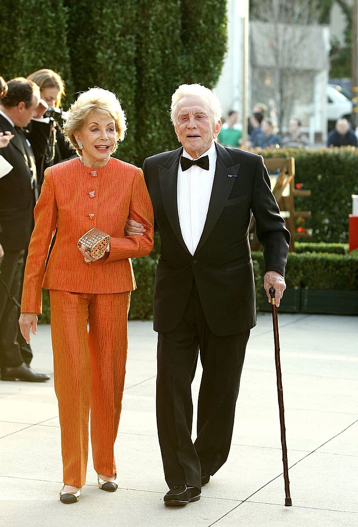  Actor Kirk Douglas and Diana Douglas arrive at the Vanity Fair Oscar Party at Mortons | Photo: Getty Images