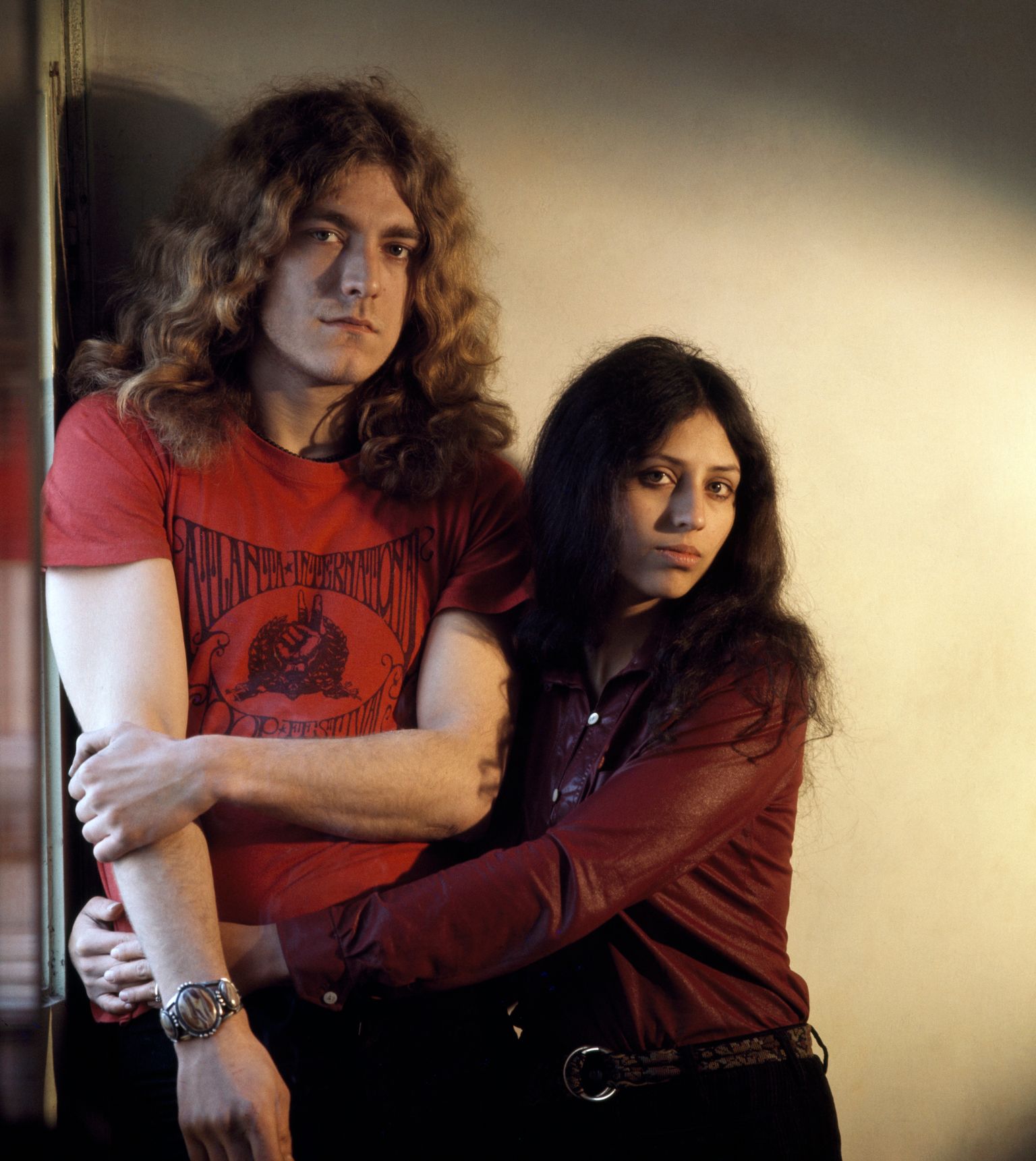 Robert Plant and Maureen Wilson at Blakeshall in Worcestershire, England, circa September 1970. | Source: Getty Images