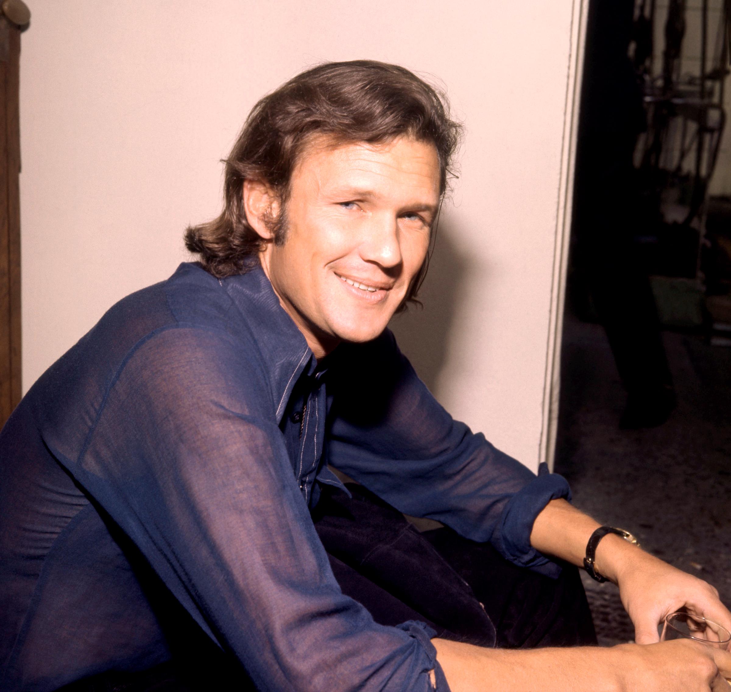 Kris Kristofferson poses for a portrait in London, England, on September 7, 1970 | Source: Getty Images