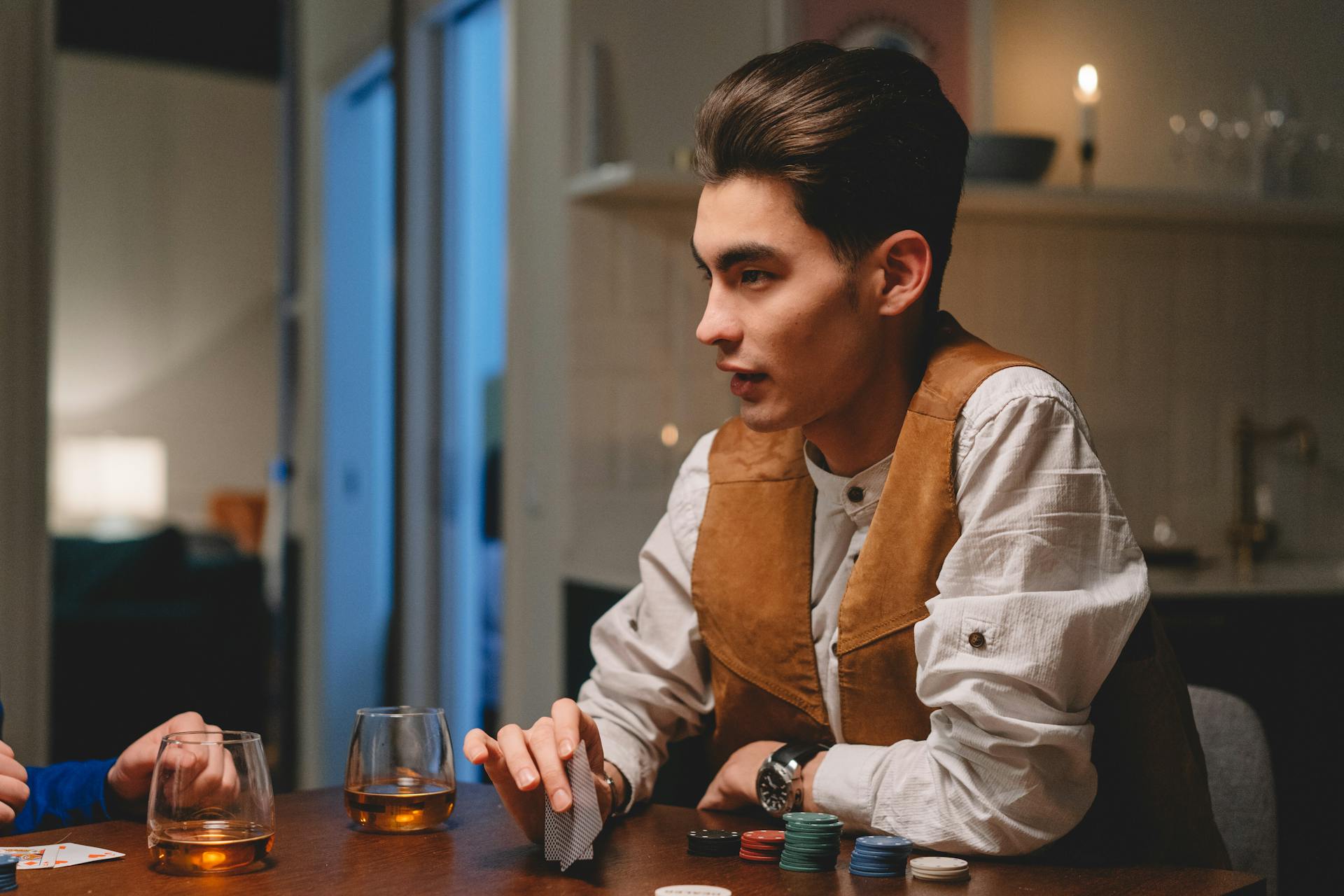 A man playing poker | Source: Pexels