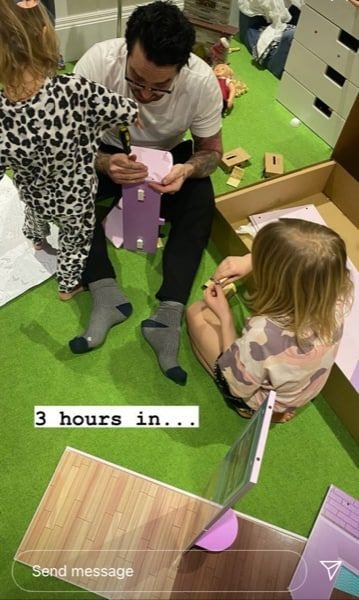 A picture of Emma Willis and her husband Matt building a doll house for their kids. | Photo: Instagram/Emmawillisofficial