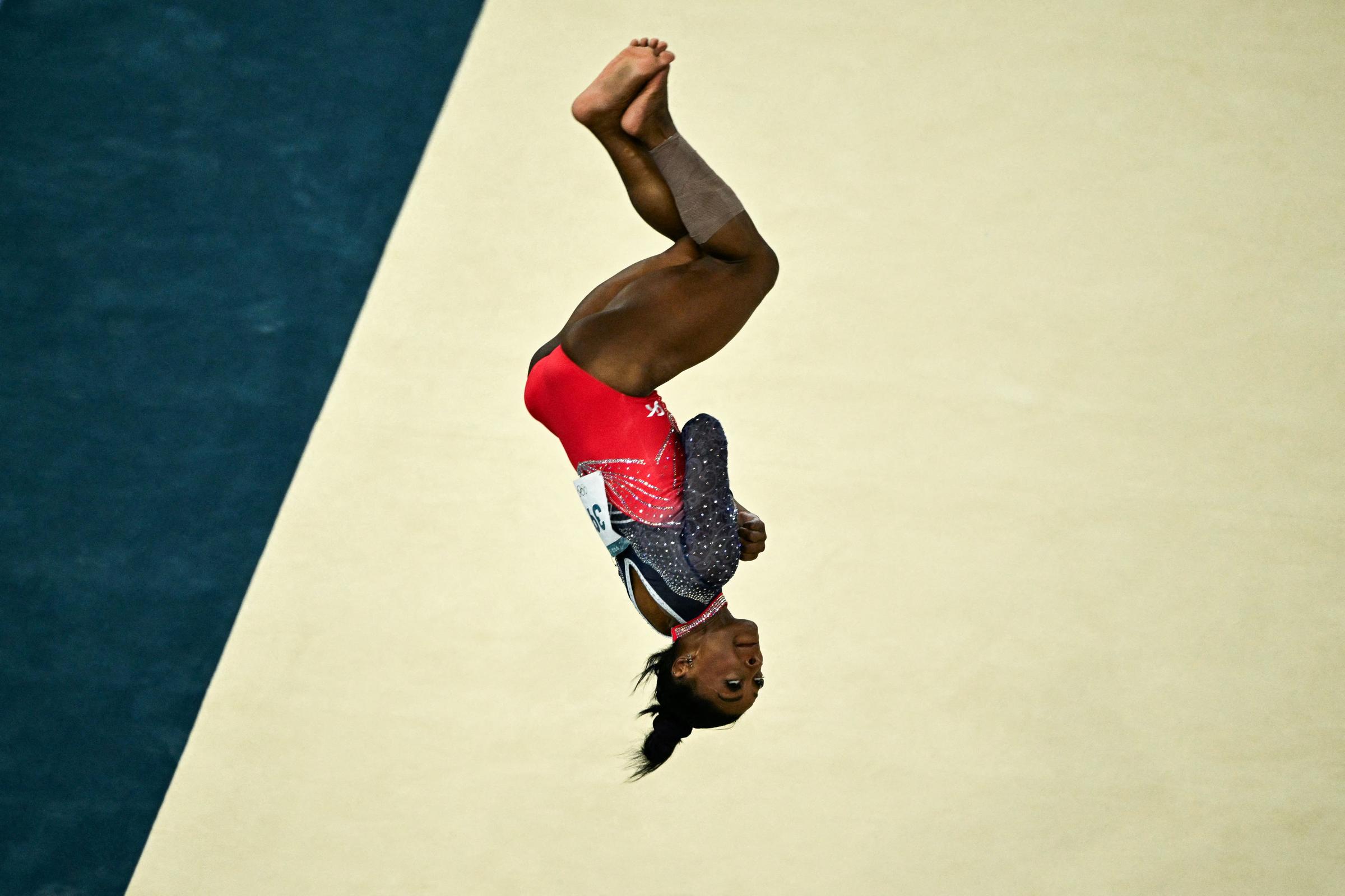 Simone Biles during the women's floor exercise final at the Paris Olympics in Paris, France on August 5, 2024 | Source: Getty Images