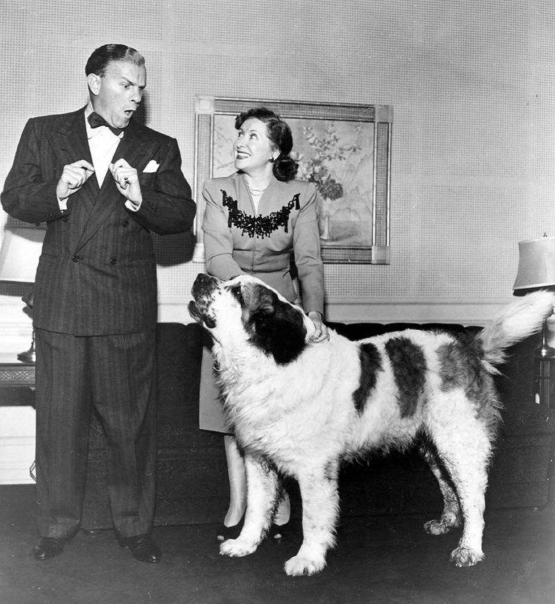 George Burns and Gracie Allen from their radio show. | Source: Wikimedia Commons
