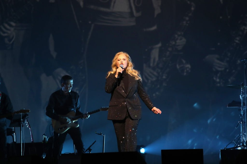 Sylvie Vartan se produit lors de son concert "Avec toi... La Rock'n Roll Attitude" au Grand Rex le 23 octobre 2019 à Paris, France.  | Photo : Getty Images