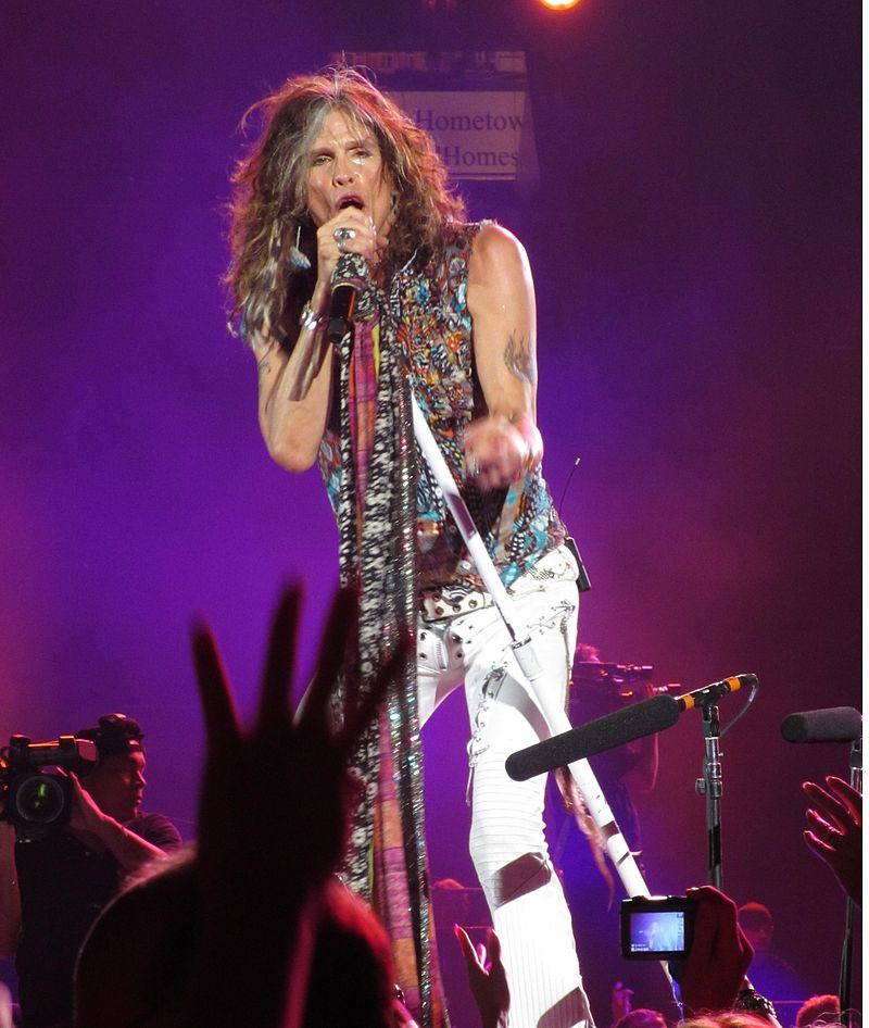  Steven Tyler performs at the Andrea Bocelli show in the 2017 Celebrity Fight Nigh in Italy ! Source: Getty Images