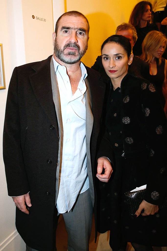 Eric Cantona et son épouse Rachida Brakni assistent au `` Diner des Amis du Musée d'Art Moderne '' au Musée d'Art Moderne le 21 octobre 2014 à Paris, France. | Photo : Getty Images. Eric Cantona et son épouse Rachida Brakni assistent au `` Diner des Amis du Musée d'Art Moderne '' au Musée d'Art Moderne le 21 octobre 2014 à Paris, France. | Photo : Getty Images.
