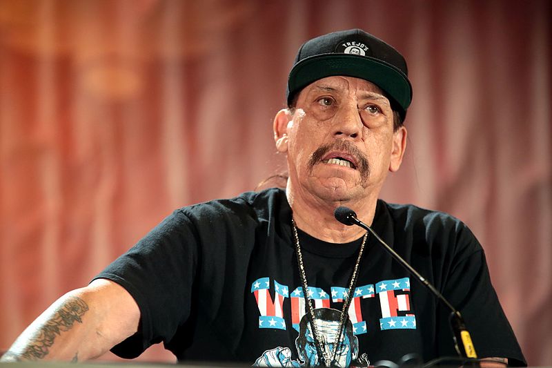 Danny Trejo speaking at the 2017 Phoenix Comicon. | Source: Wikimedia Commons