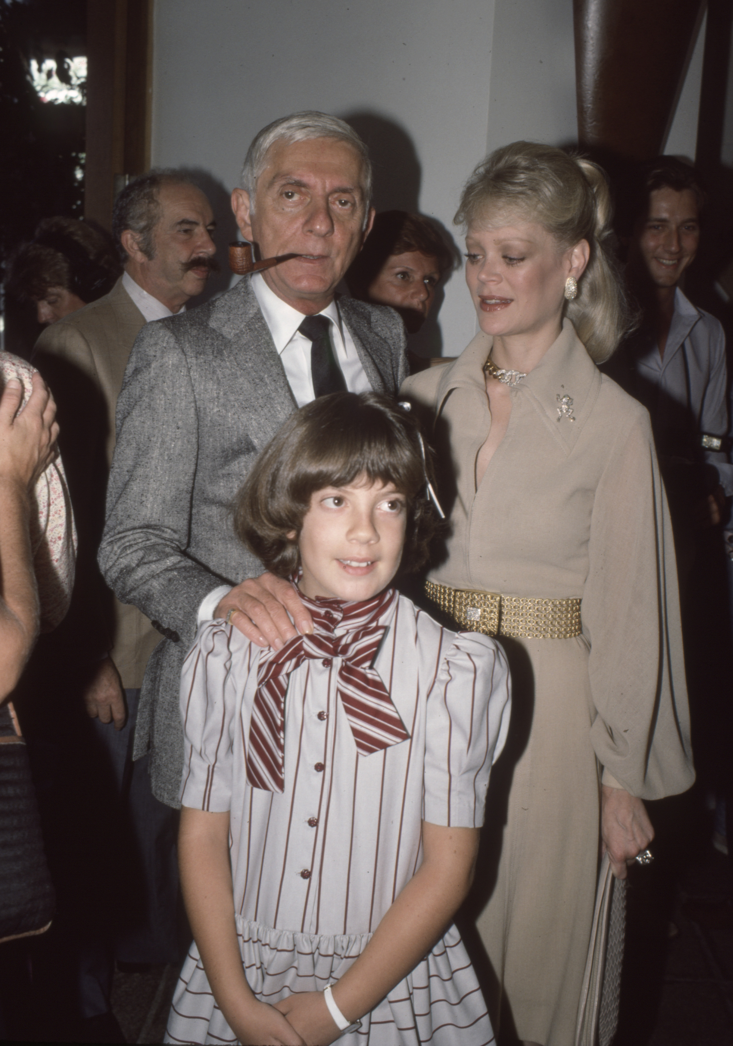 Aaron Spelling with wife Candy Spelling and daughter Tori Spelling at Beverly Hills, Los Angeles on April 21, 1984. | Source: Getty Images