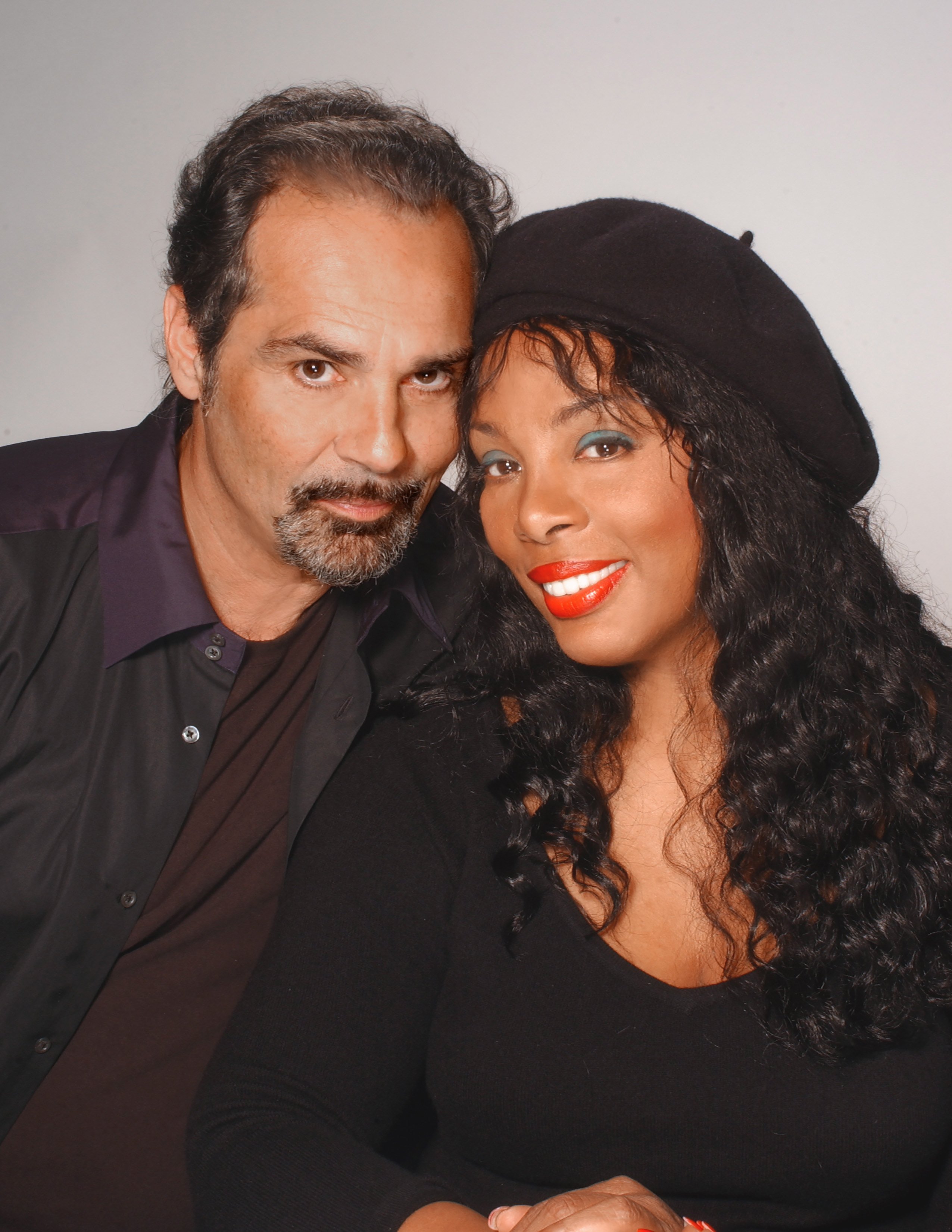Singer Donna Summer and Bruce Sudano poses for a portrait in 1990 in Los Angeles, California | Source: Getty Images