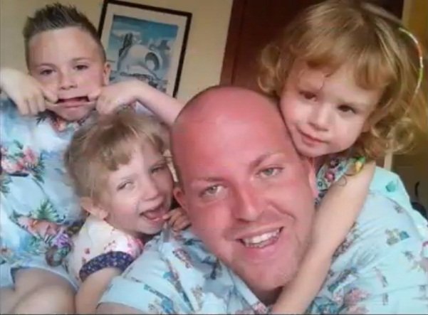 Ben Carpenter y tres de sus hijos. | Foto: YouTube/Panax Center Ben Carpenter y tres de sus hijos. | Foto: YouTube/Panax Center