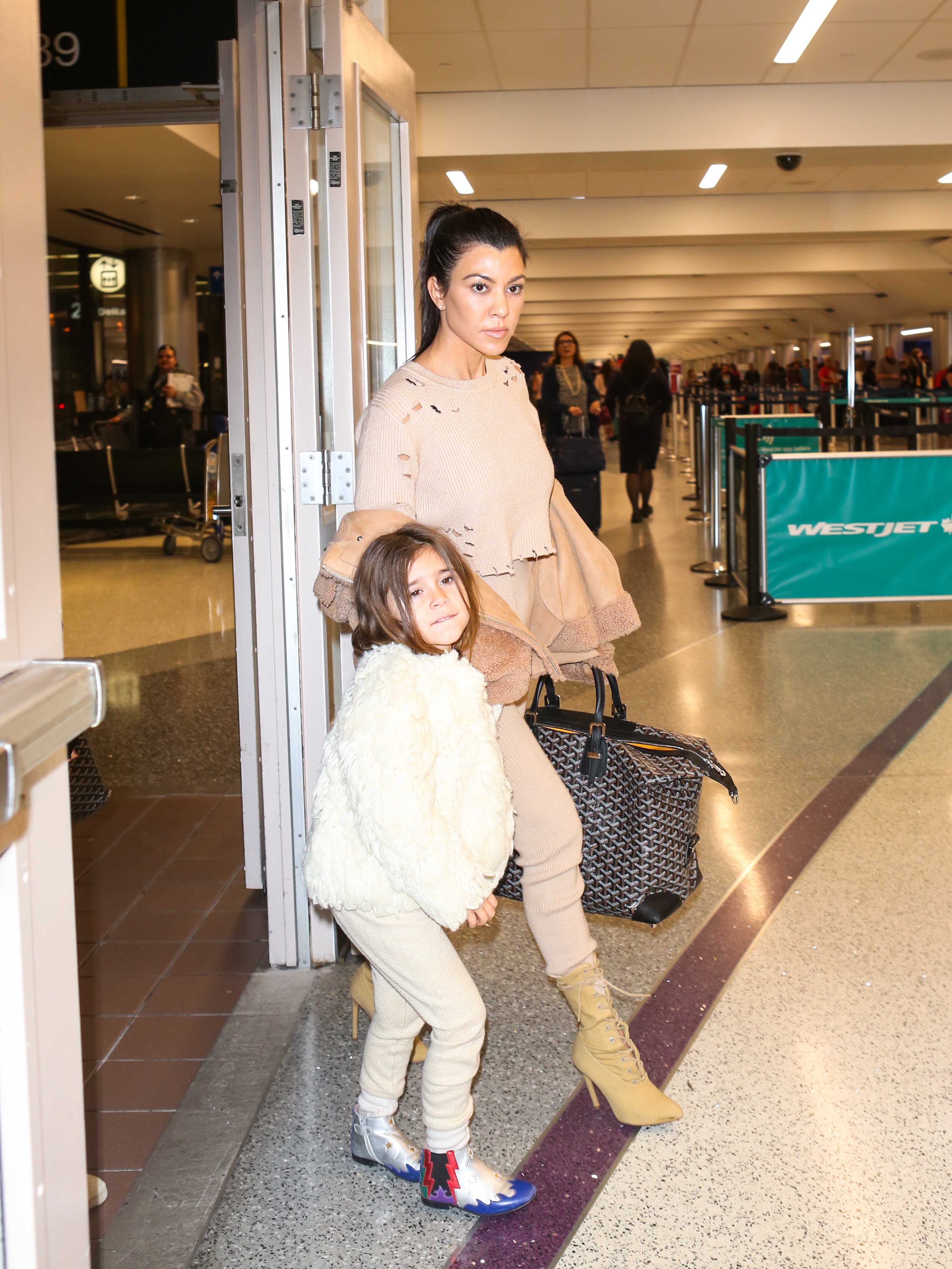 Kourtney Kardashian and her daughter Penelope are seen in Los Angeles International Airport on February 04, 2018 in Los Angeles, California. | Source: Getty Images