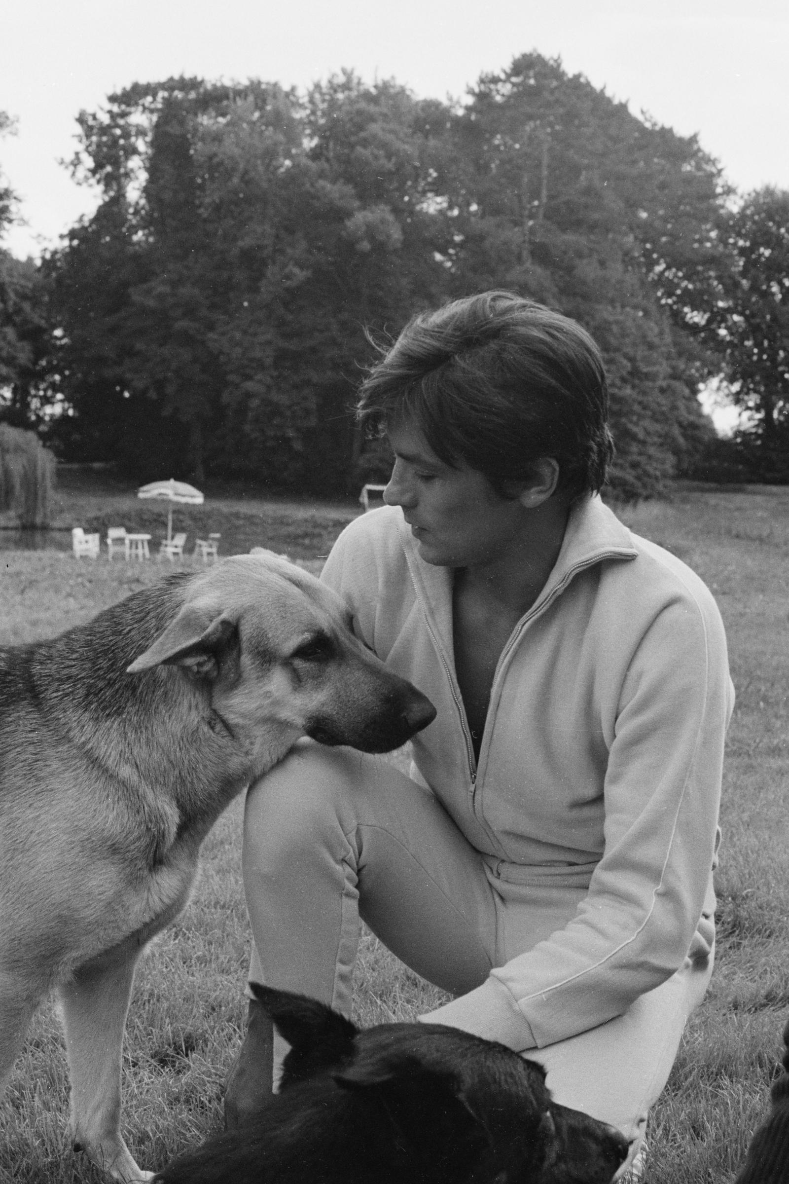 Portrait of Alain Delon at his home in Tancrou, Seine-et-Marne, France, on August 30, 1967. | Source: Getty Images