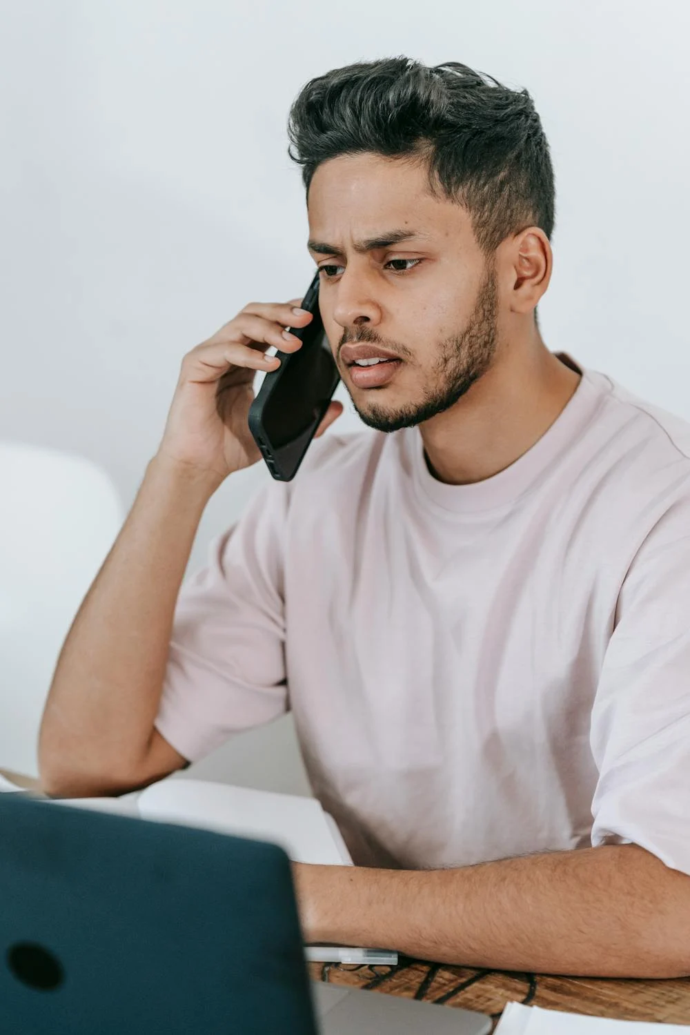 A serious man on his phone | Source: Pexels