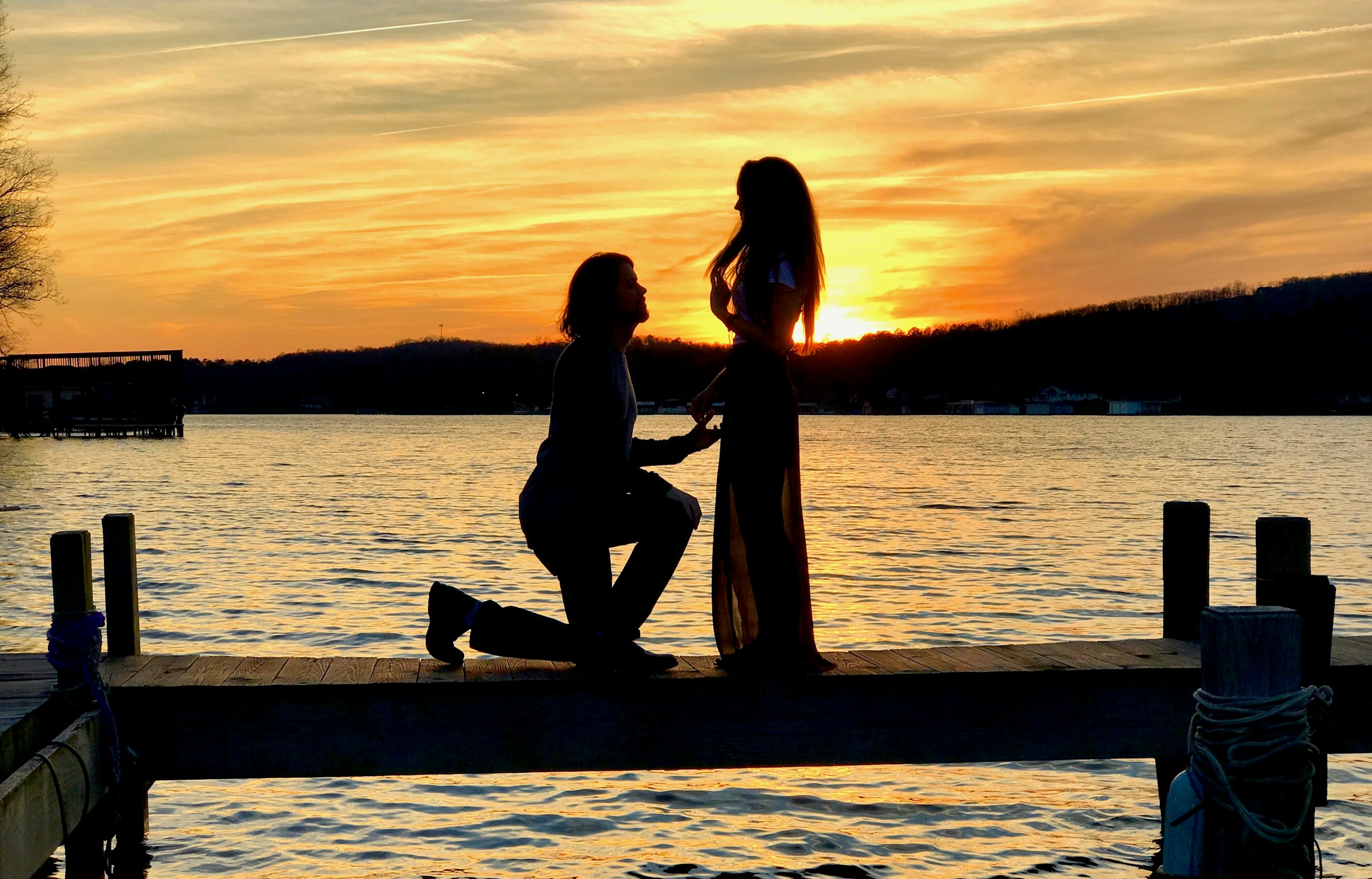 A man proposing to his girlfriend | Source: Unsplash