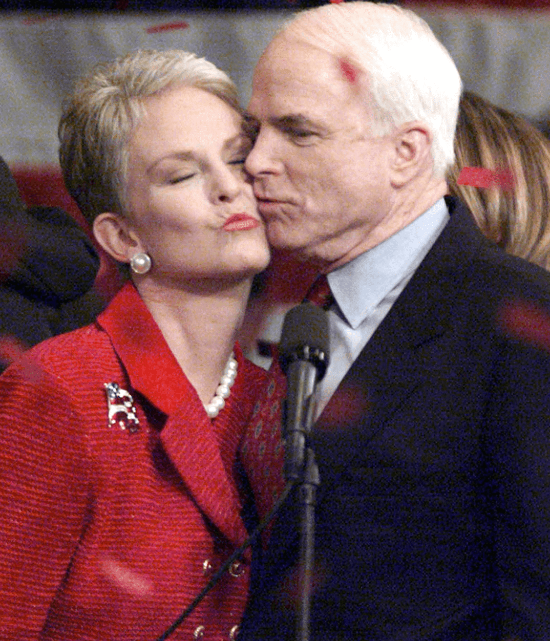 John McCain kisses his wife Cindy during a victory celebration. | Source: Getty Images
