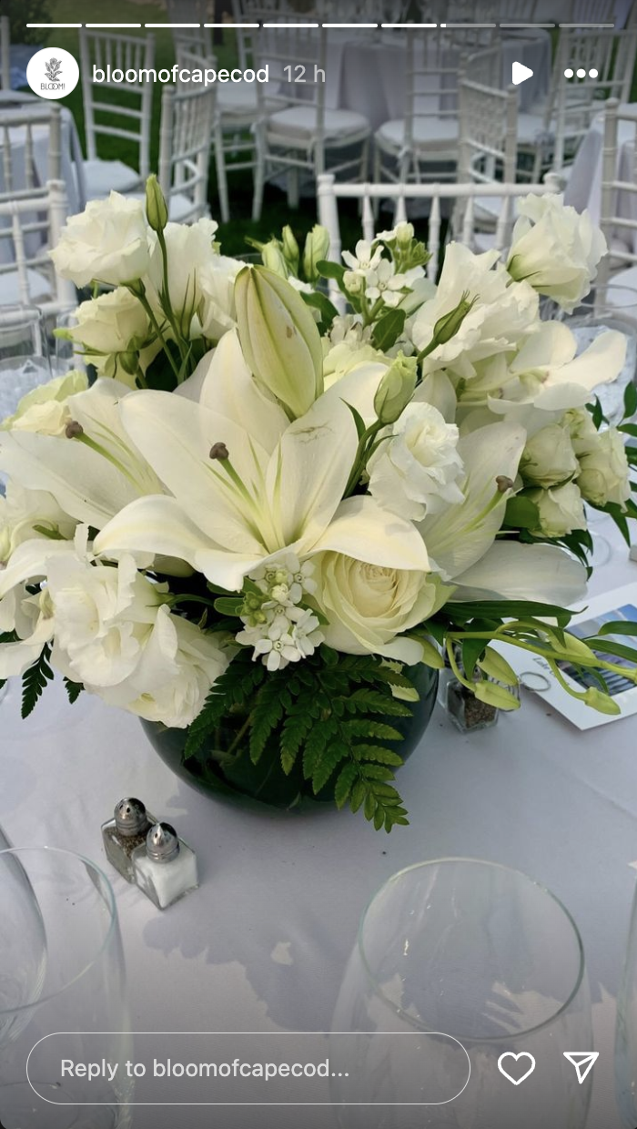 A floral arrangement at Mariah Kennedy Cuomo and Tellef Lundevall's wedding, posted on July 24, 2024 | Source: Instagram/bloomofcapecod