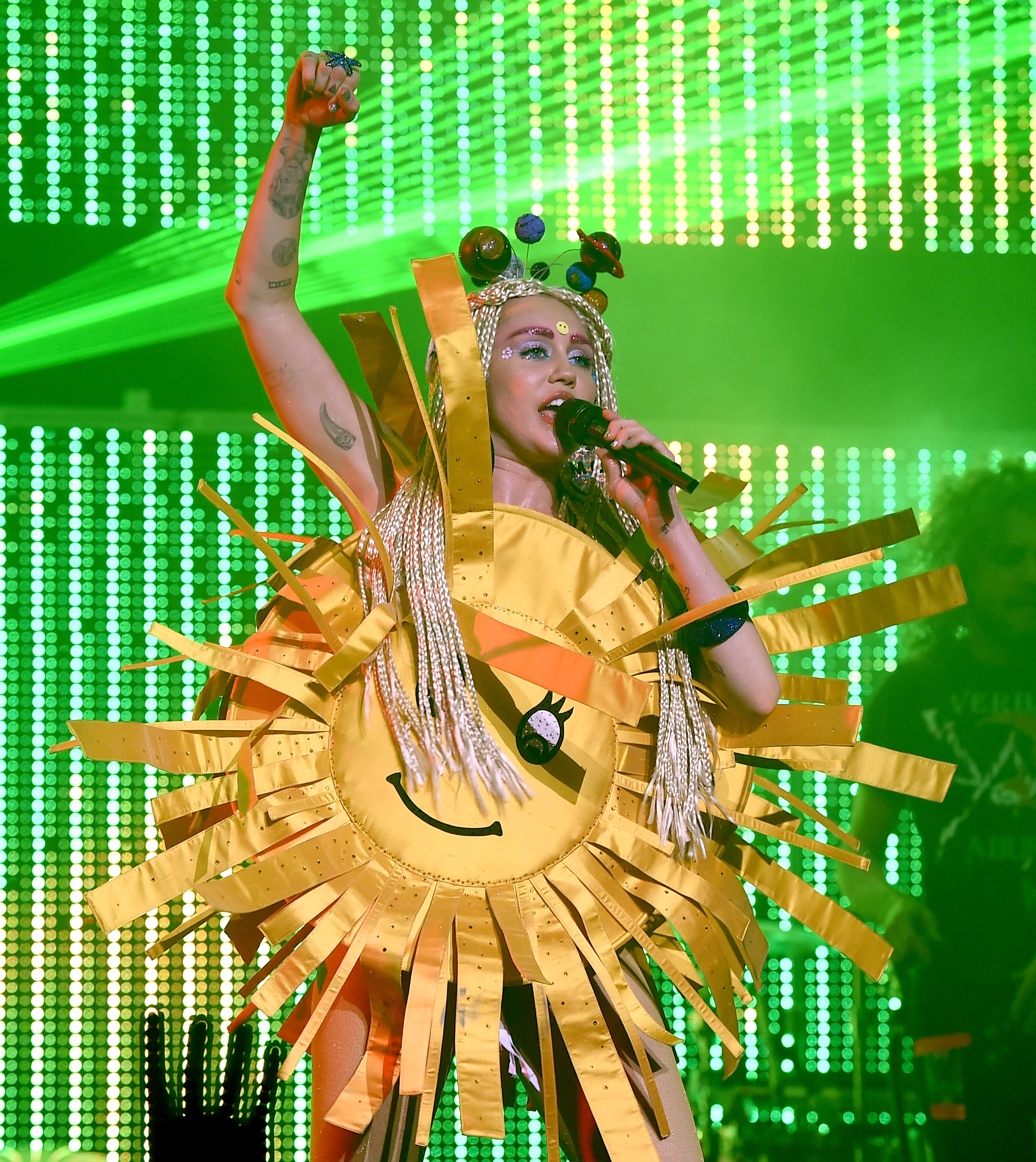 Miley Cyrus performs in full psychedelic flair with her Dead Petz at The Wiltern in Los Angeles on December 19, 2015 | Source: Getty Images