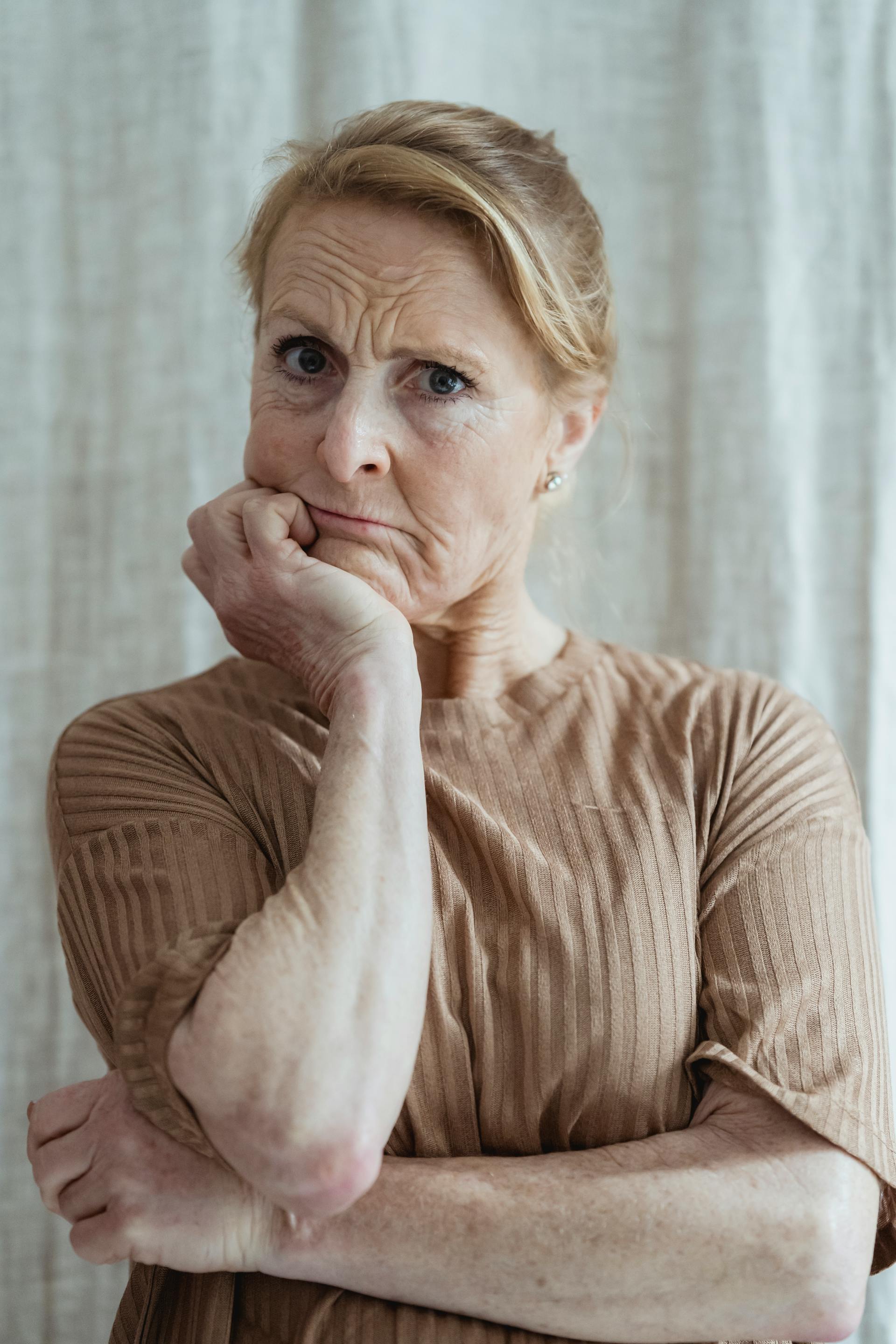 A worried woman creasing her brows | Source: Pexels