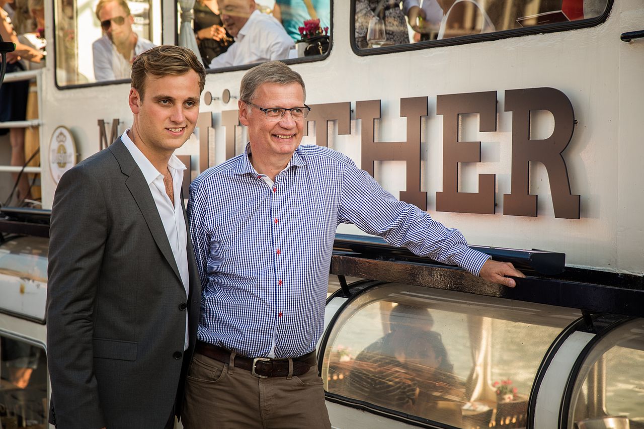 Leon Windscheid, Günther Jauch, vor der MS Günther, 2016 | Quelle: Wikimedia Commons