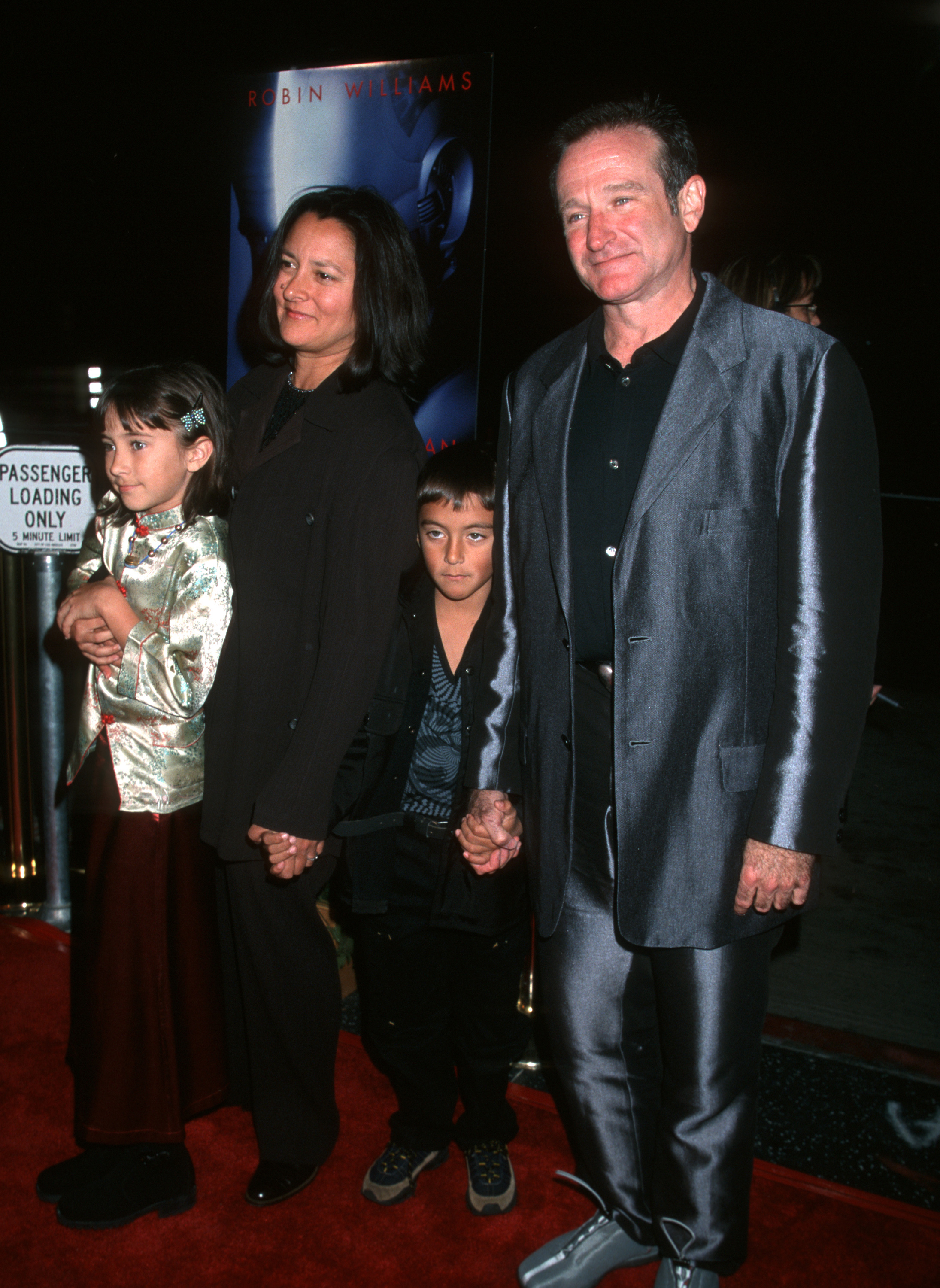 Marsha Garces, Robin, Zelda, and Cody Williams at the premiere of "Bicentennial Man" on December 13, 1999 | Source: Getty Images