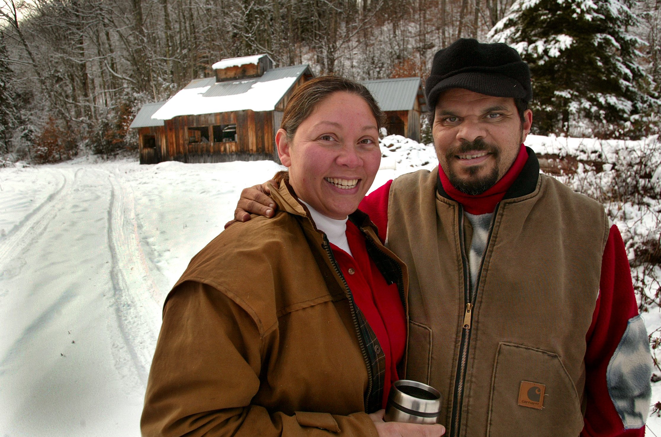 Luis Guzman, karısı Angelita ile 25 Kasım 2002'de Cabot, Vt.'deki kırsal çiftliklerinde |  Kaynak: Getty Images