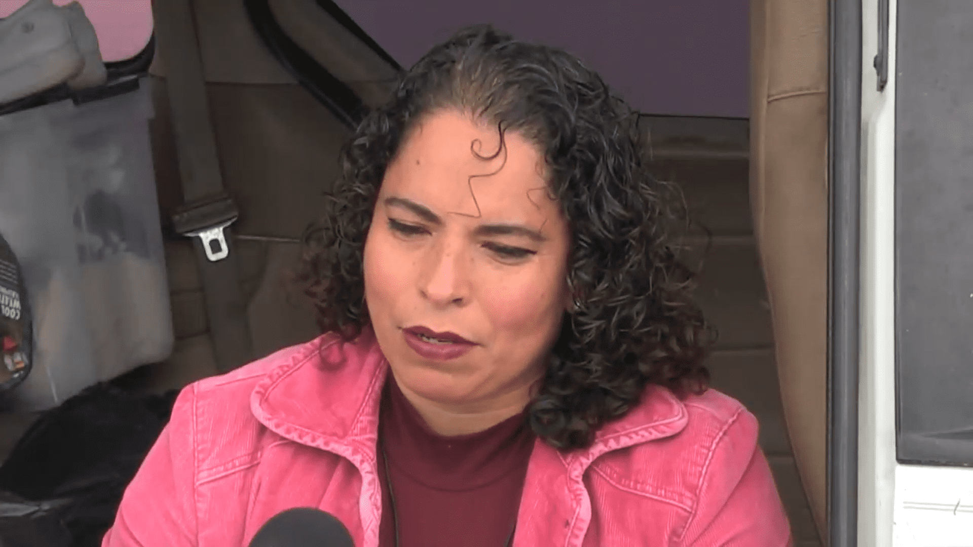 Silvia Rosas Saucedo habla con la prensa. | Foto: Youtube/Uniradioinforma