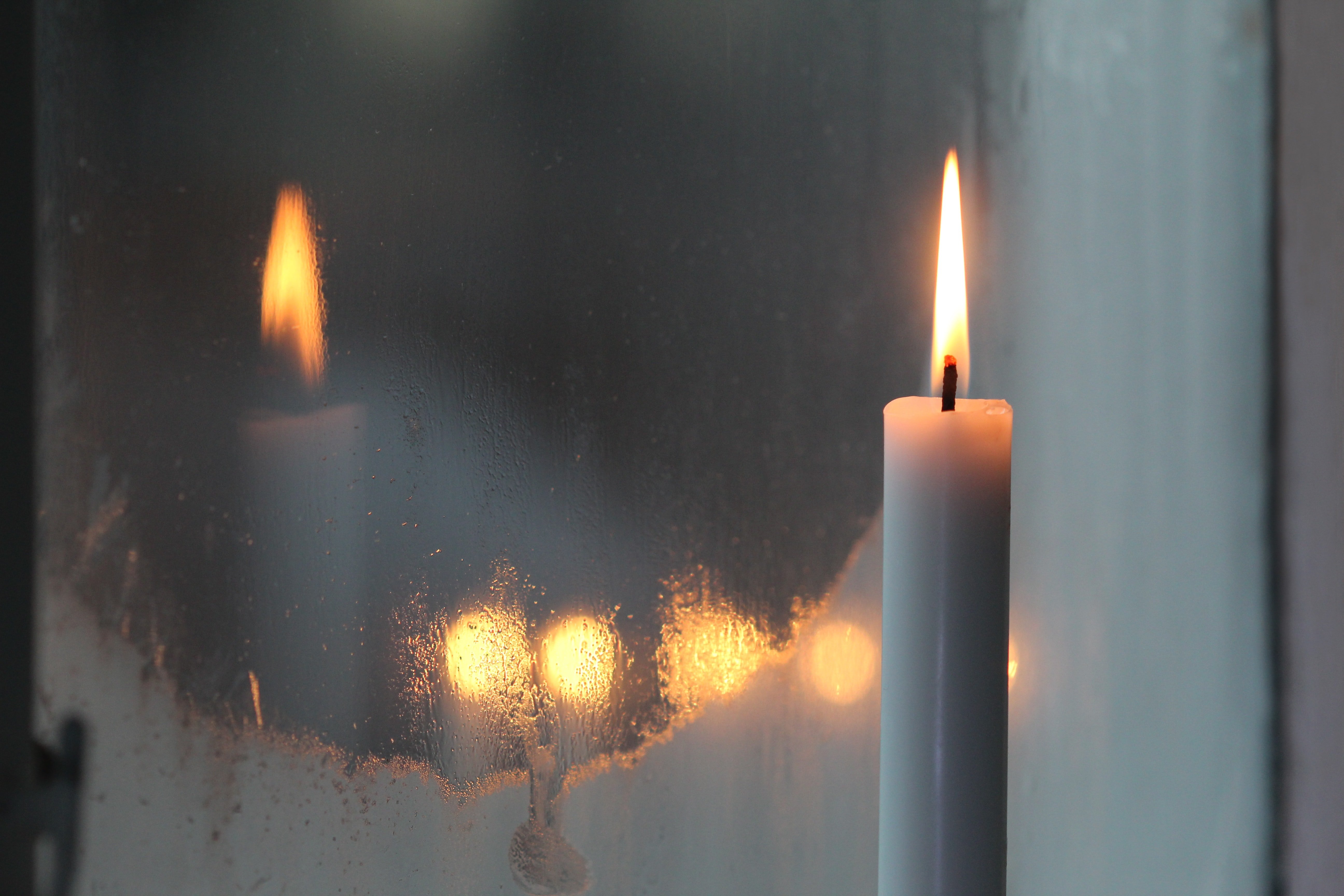 Candle in mirror | Unsplash 