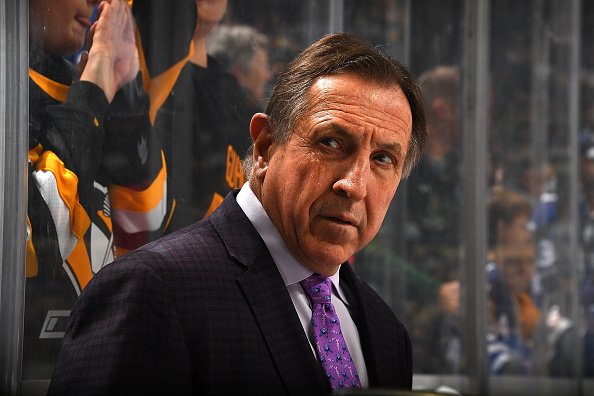Jacques Martin à la soirée Hockey Fights Cancer Night au PPG PAINTS Arena.|Photo : Getty Images