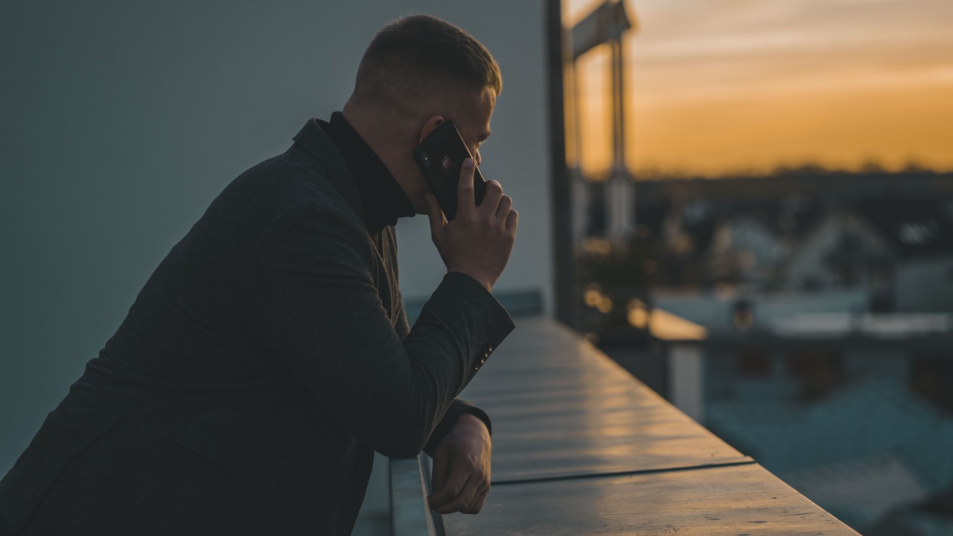 Man talking on voice call | Source: Unsplash