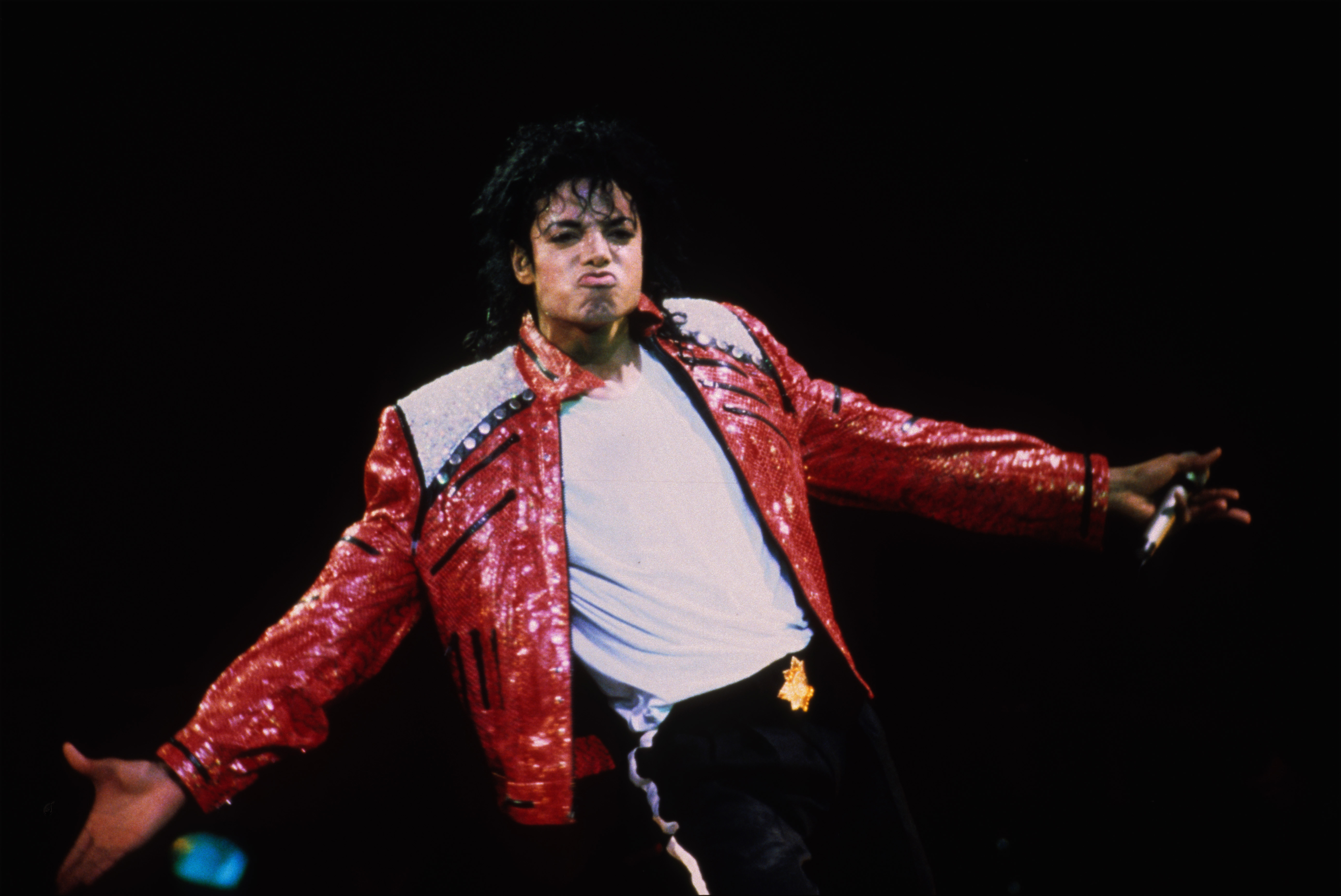 Michael Jackson performs onstage, circa 1986 | Source: Getty Images