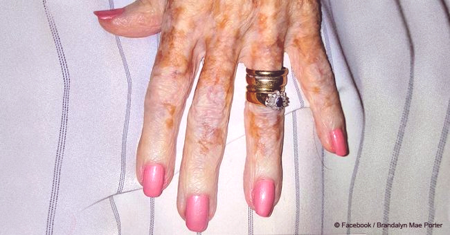 L'infirmière vernit les ongles de la vieille femme et, voyant ce que les autres ne voient pas, décide de prendre une photo