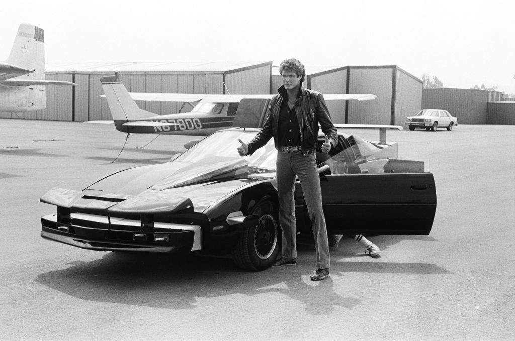  David Hasselhoff as Michael Knight and K.I.T.T. on the set of "Knight Rider" | Source: Getty Images
