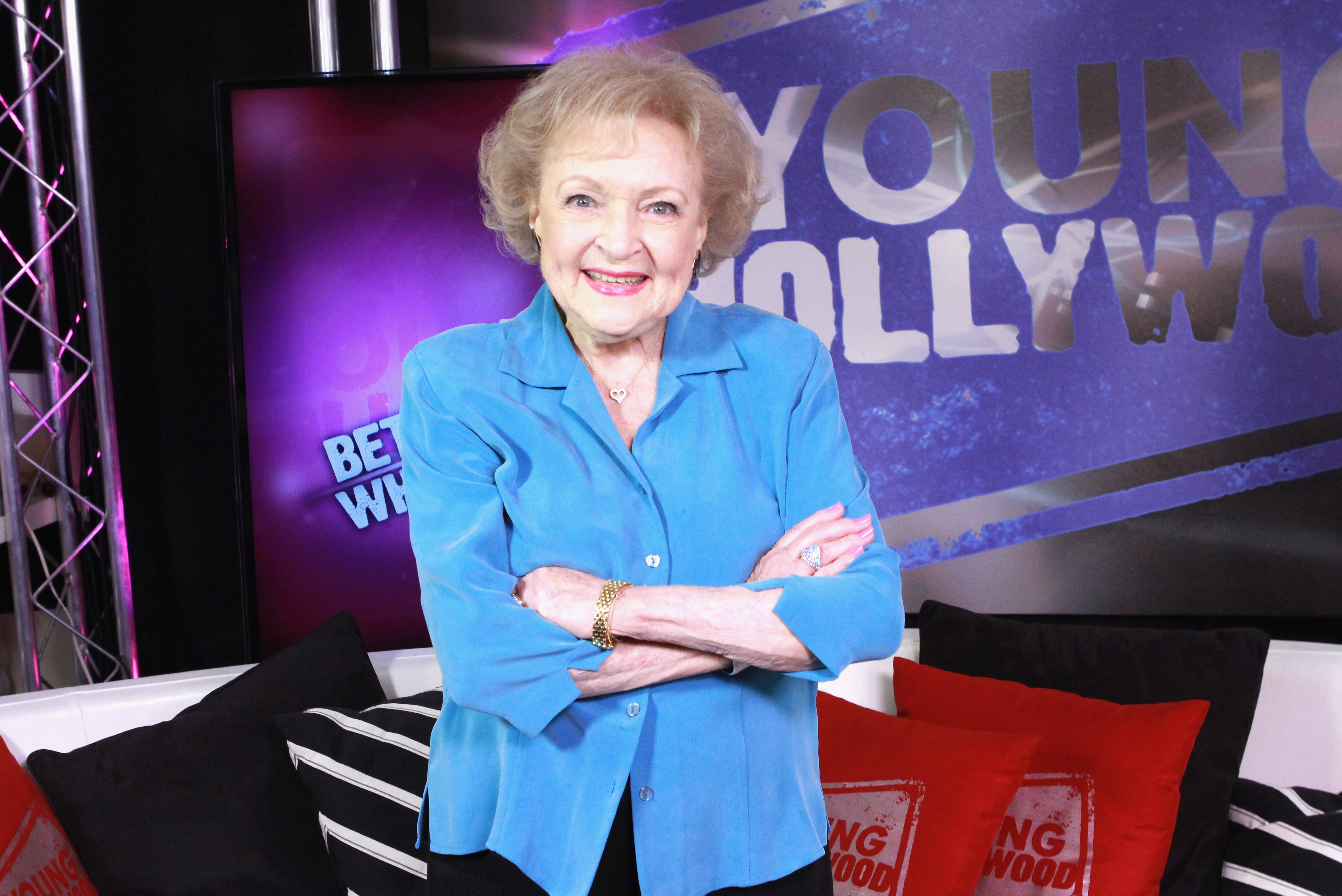 Betty White visits the Young Hollywood Studio on November 17, 2013 | Photo: GettyImages