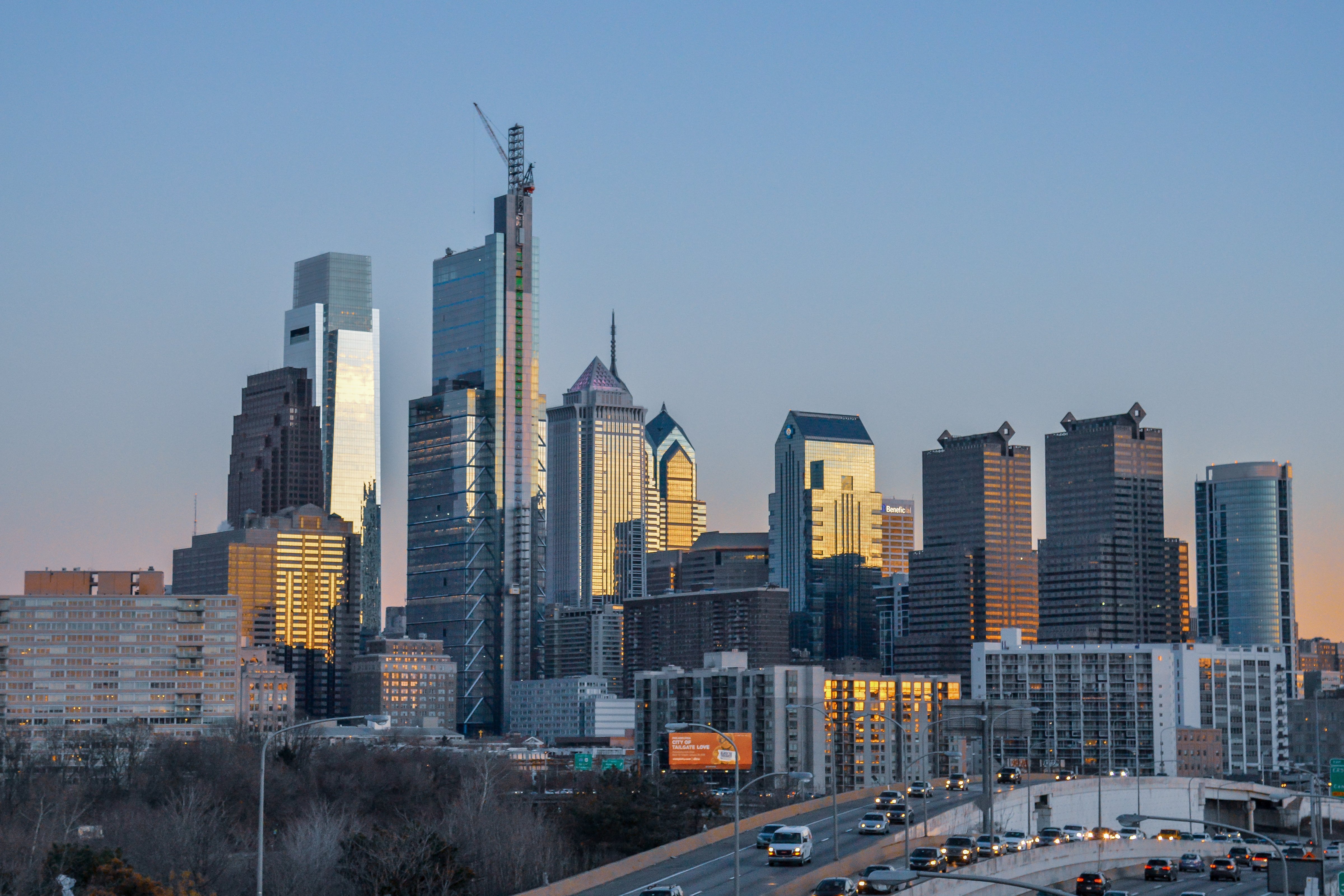 The large Philadelphia skyline right at sunset by Drexel University|Photo: Getty Images