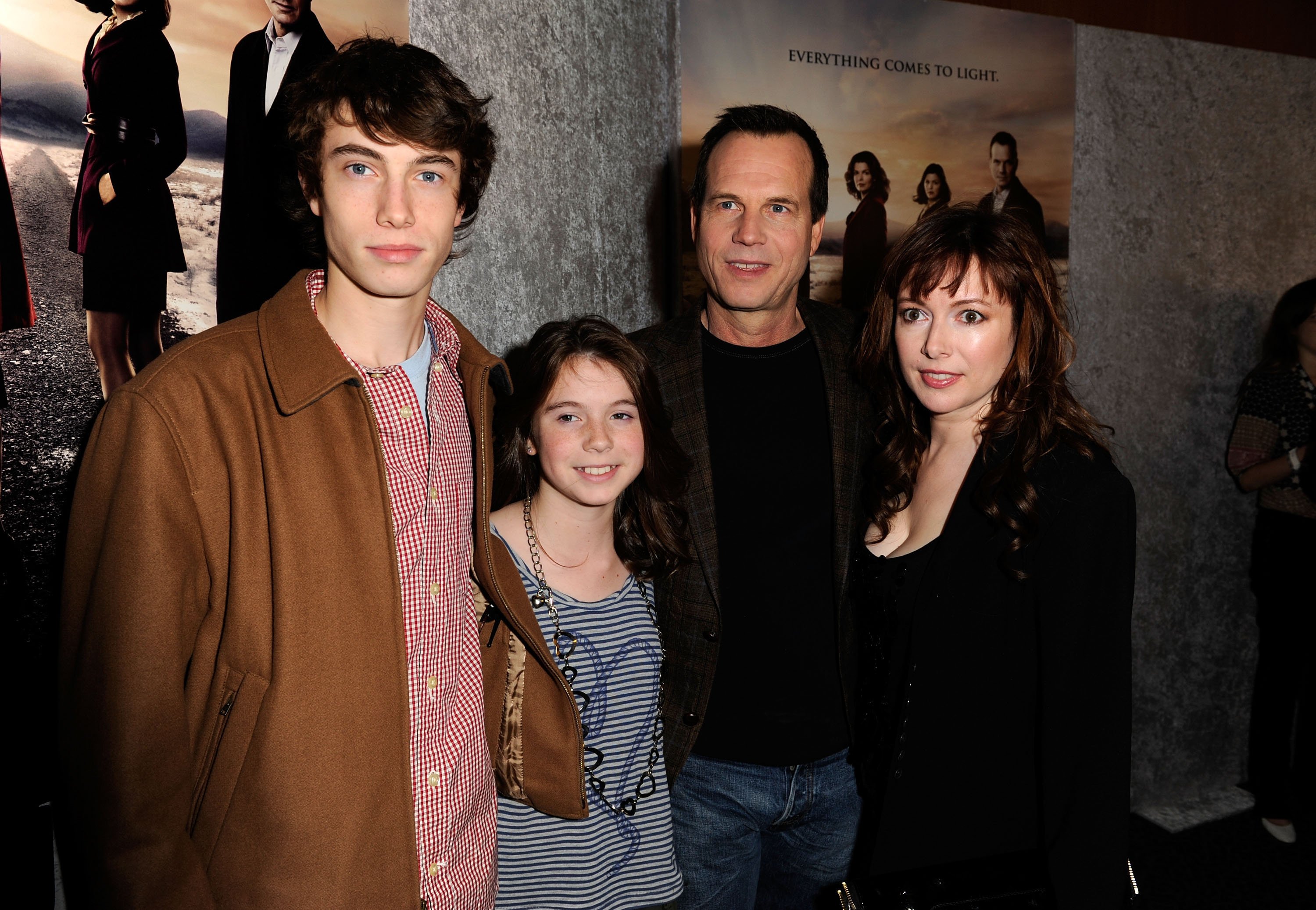 Bill Paxton with wife Louise and children James and Lydia at HBO's "Big Love" Season 5 premiere in 2011, in Los Angeles, California. | Source: Getty Images