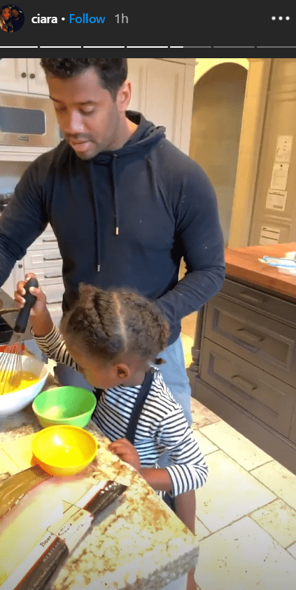 Russell Wilson and young Future cooking and bonding in the kitchen | Photo: Instagram/Ciara