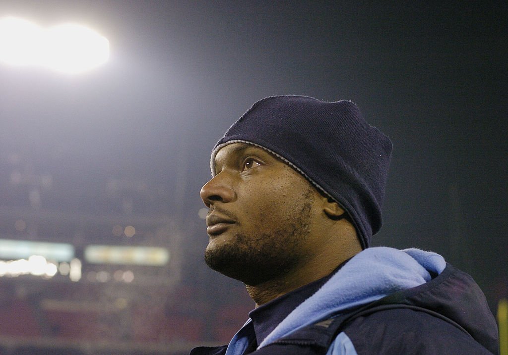 Tennessee Titans quarterback Steve McNair watches play against the Denver Broncos Saturday December 25, 2004 at The Coliseum in Nashville, Tennessee. | Photo: Getty Images)