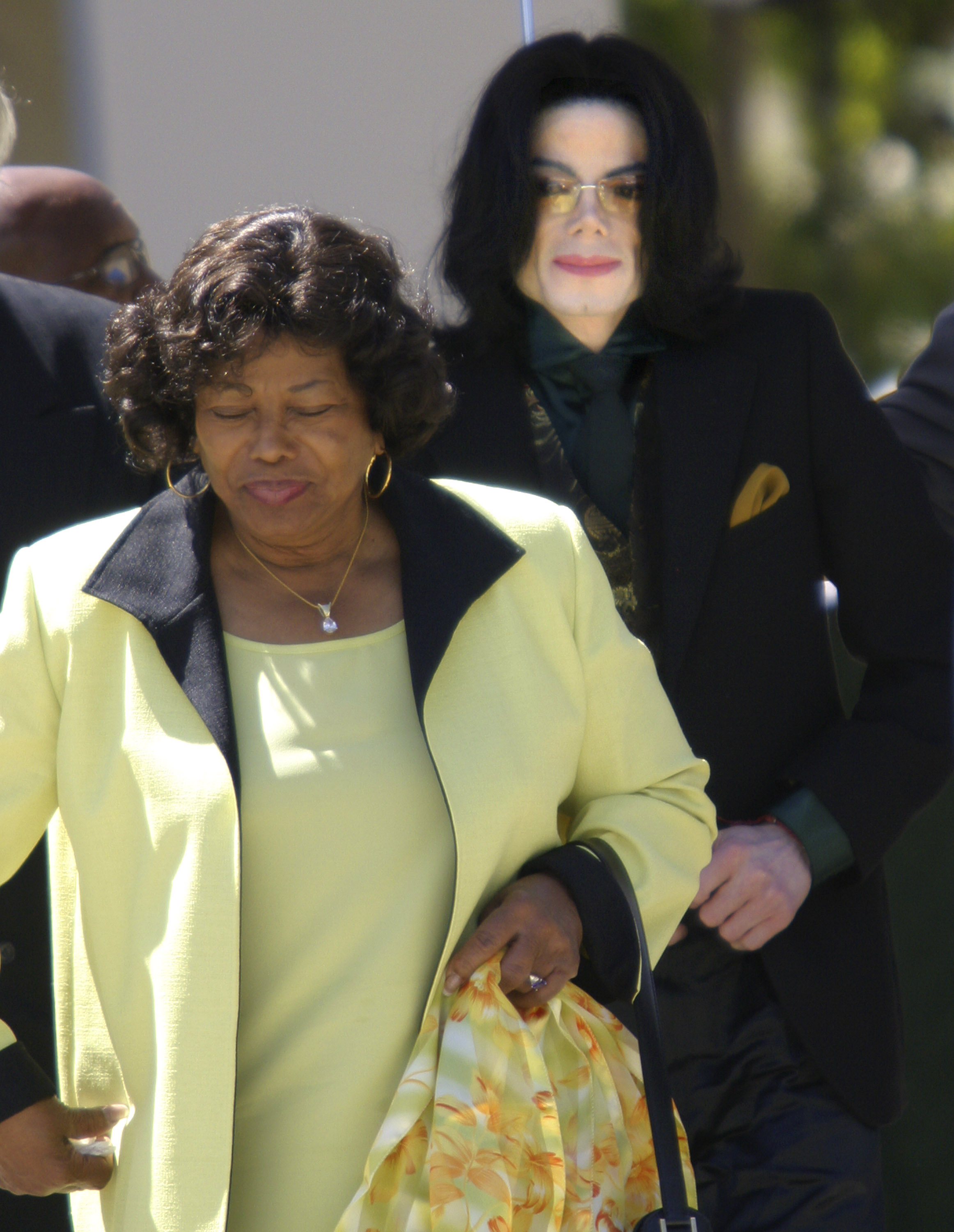 Michael Jackson and his mother Katherine Jackson in Santa Maria, California on April 18, 2005 | Source: Getty Images