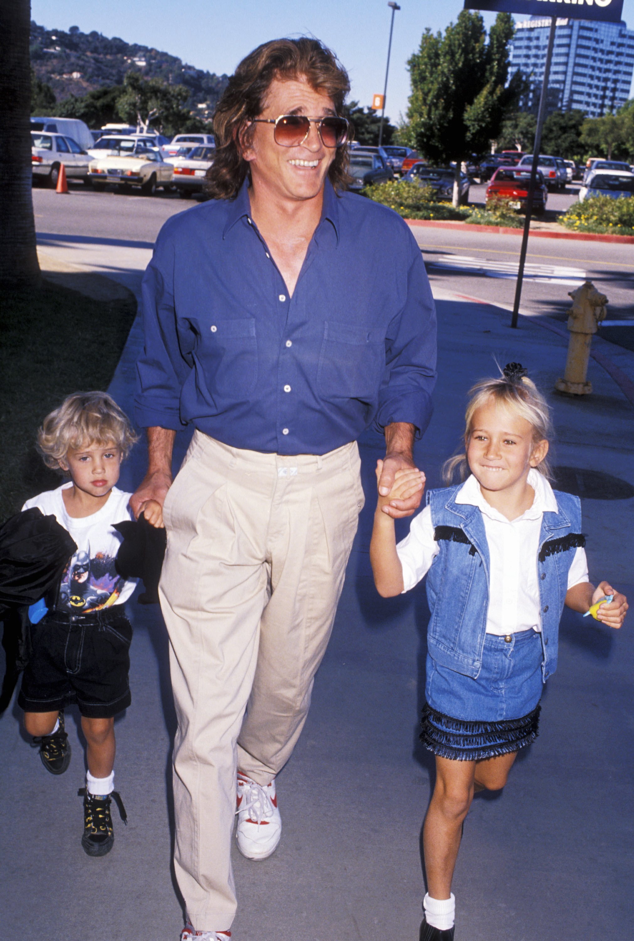 Michael Landon, son Sean Landon, and daughter Jennifer Landon attend "The Wizard" Universal City Premiere on December 2, 1989, at Cineplex Odeon Universal City Cinemas in Universal City, California. | Source: Getty Images