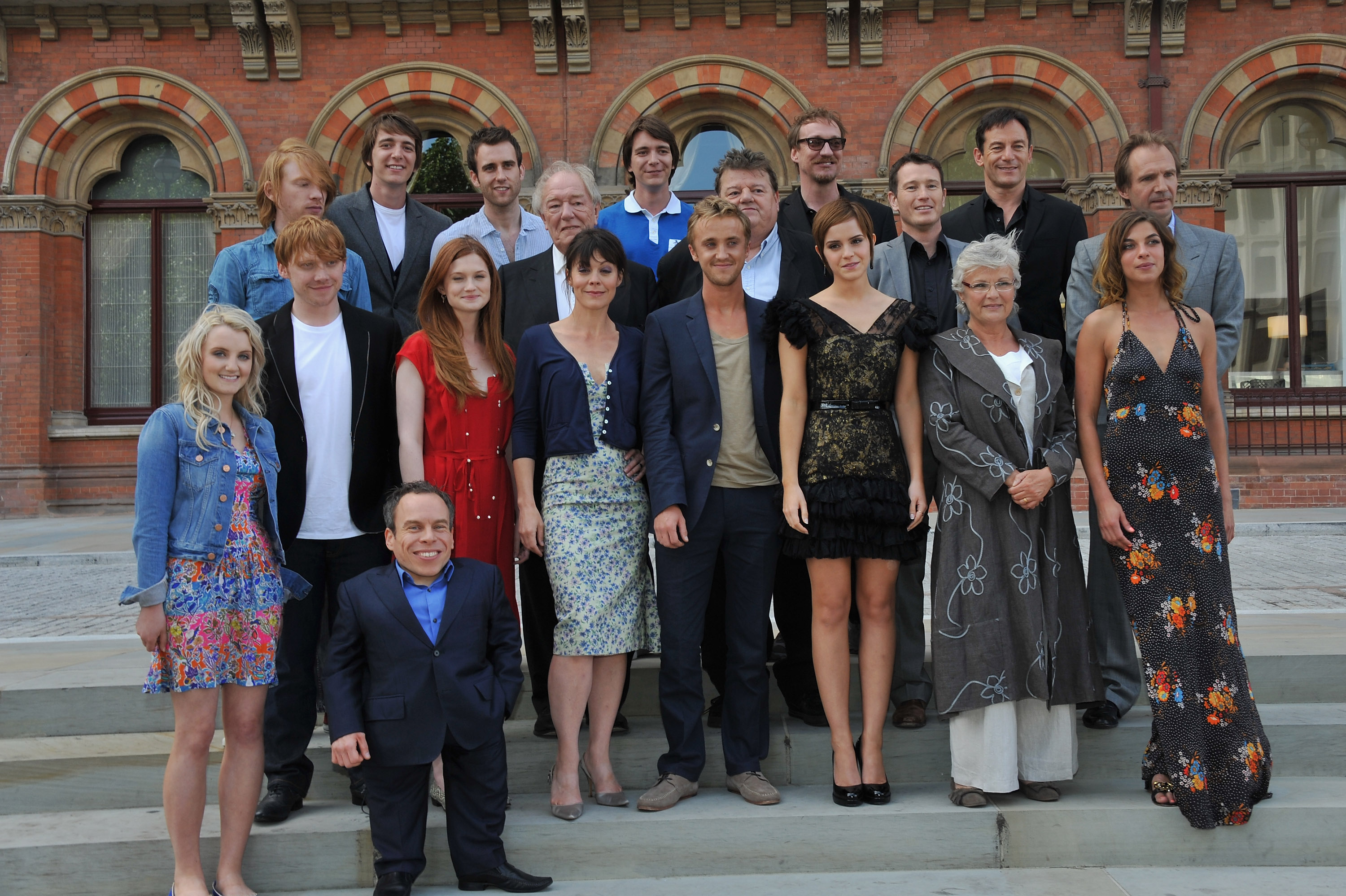 Sir Michael Gambon with the cast of "Harry Potter and the Deathly Hallows: Part 2" in London, England on July 6, 2011 | Source: Getty Images