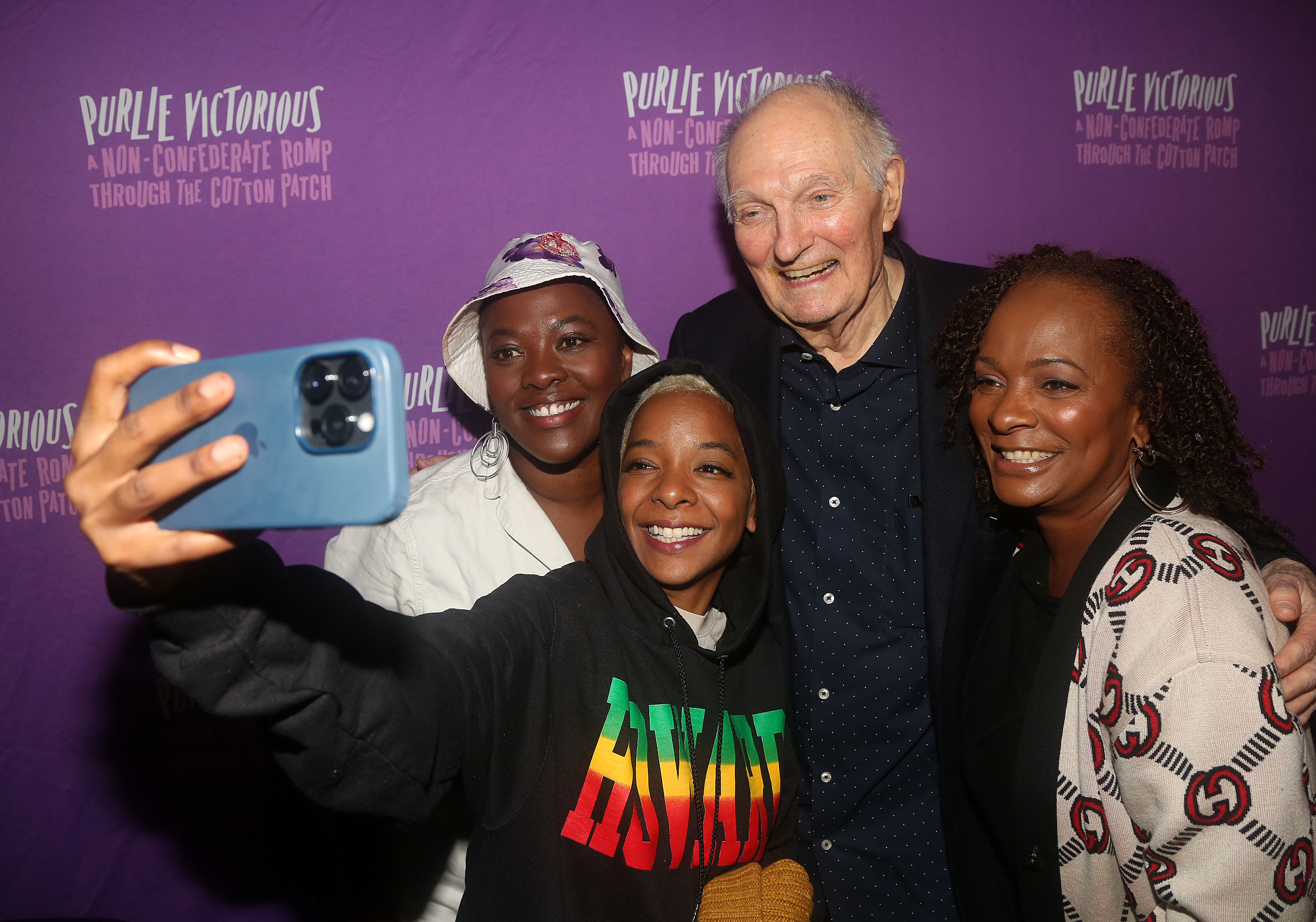 Heather Alicia Simms, Kara Young, Alan Alda, and Vanessa Bell Calloway pose backstage at the play "Purlie Victorious" on Broadway, at The Music Box Theater, on October 3, 2023 in New York City. | Source: Getty Images